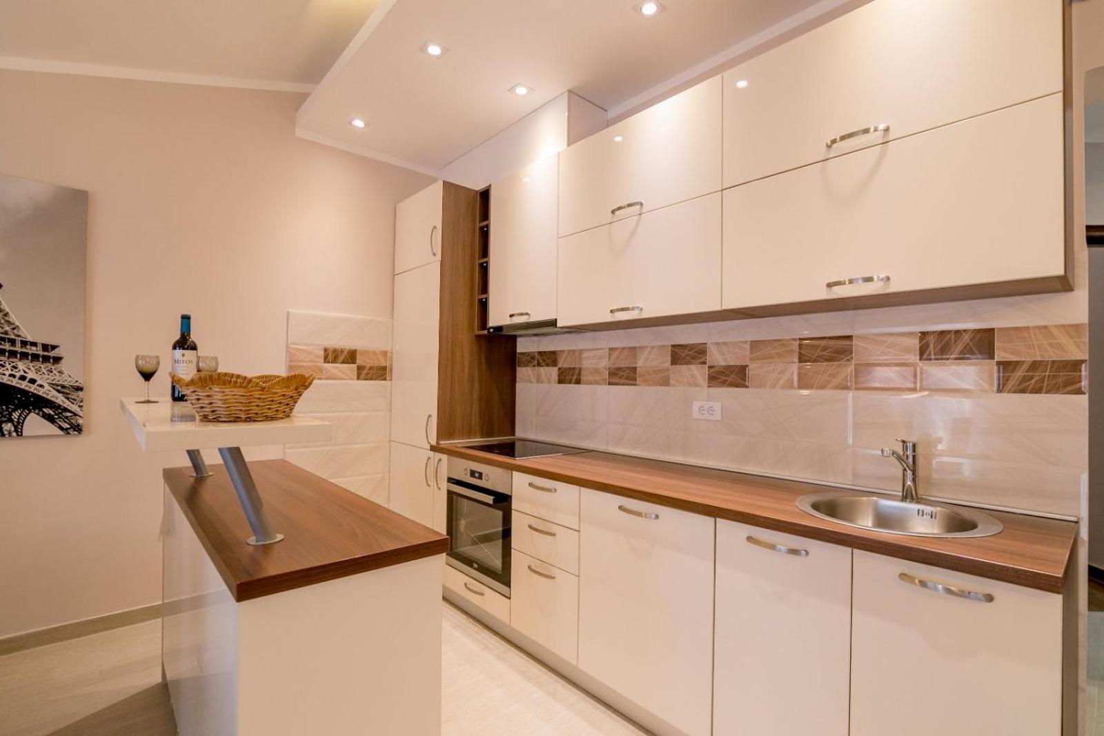 Apartment with Mountain View - Photo 9