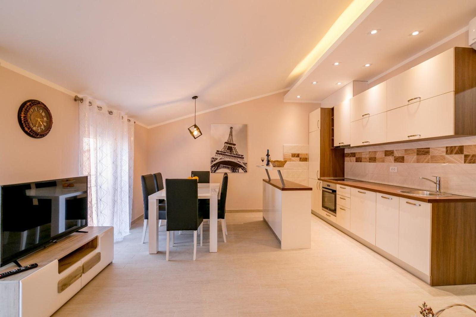 Apartment with Mountain View - Photo 6