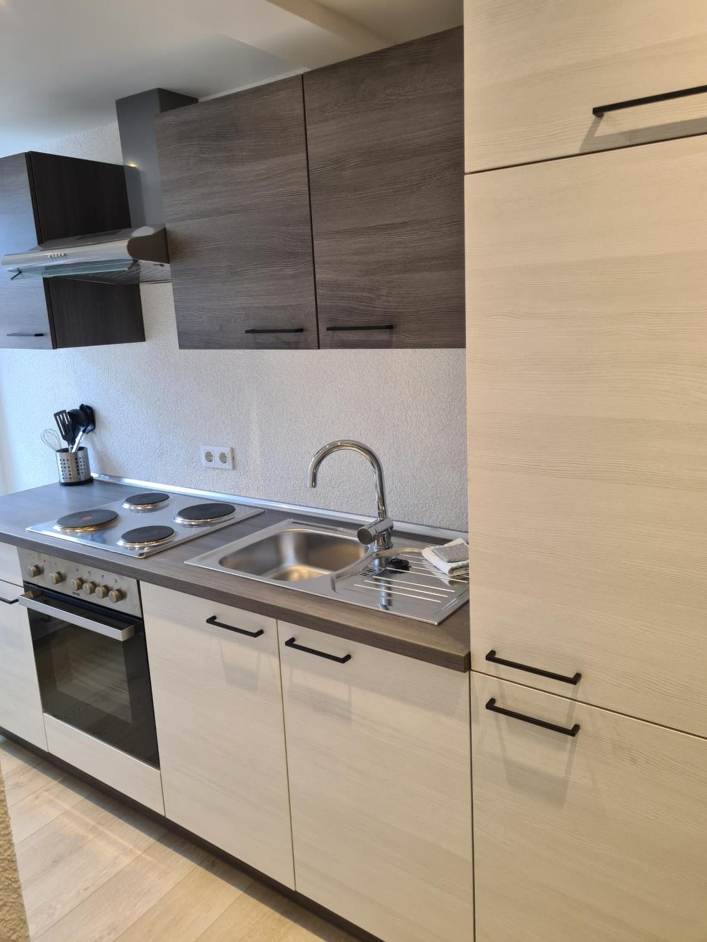 One-Bedroom Apartment - Photo 2