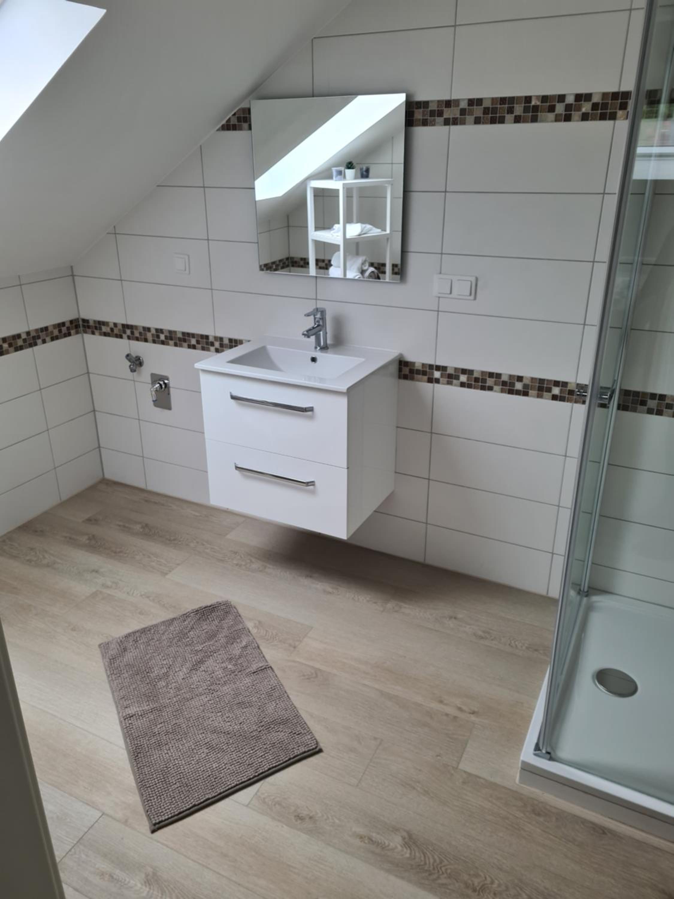 One-Bedroom Apartment - Photo 3