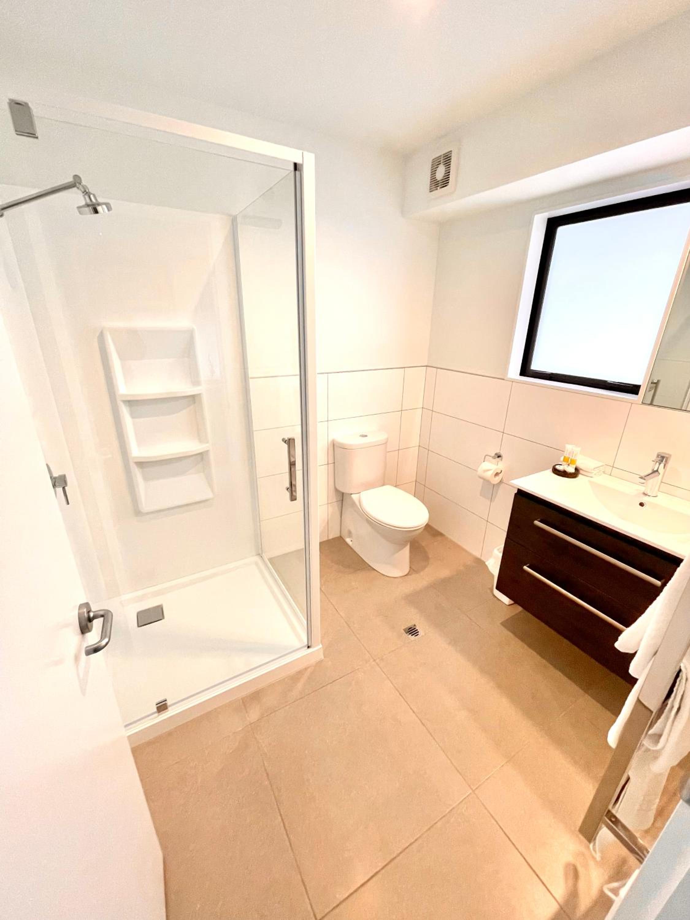 Executive Suite - Photo 9