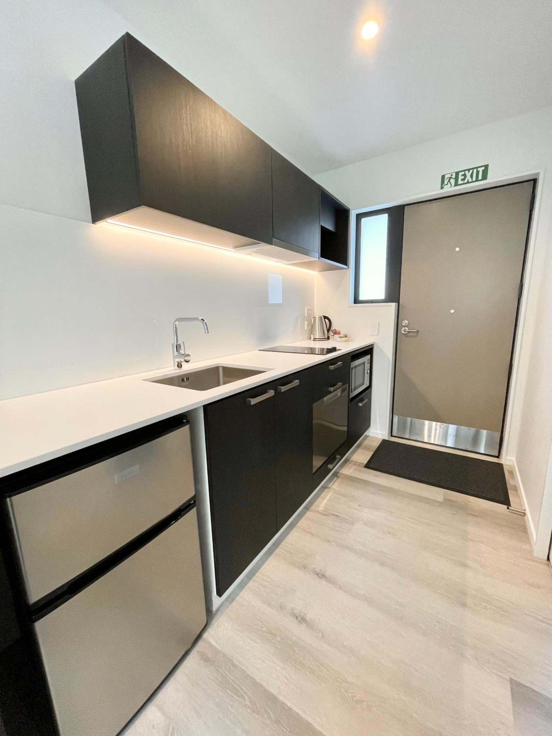 Executive Suite - Photo 8