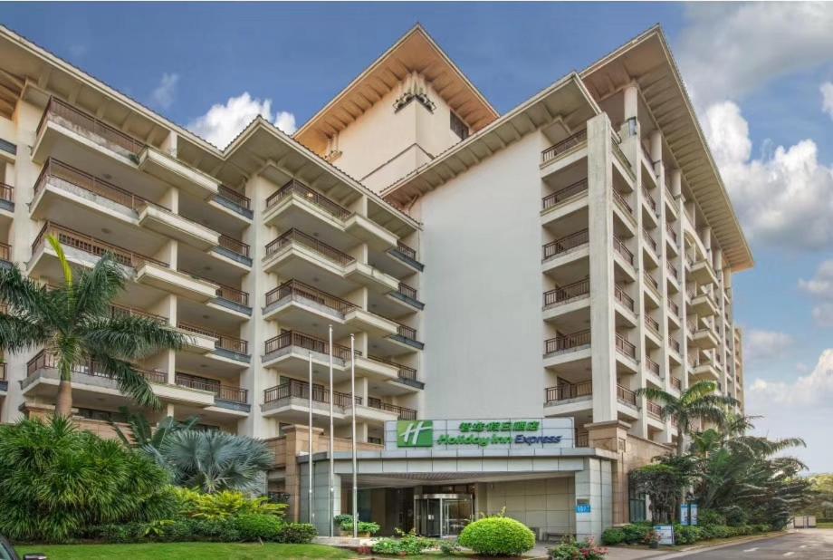 Standard Twin Room with Garden View and Balcony photo 2