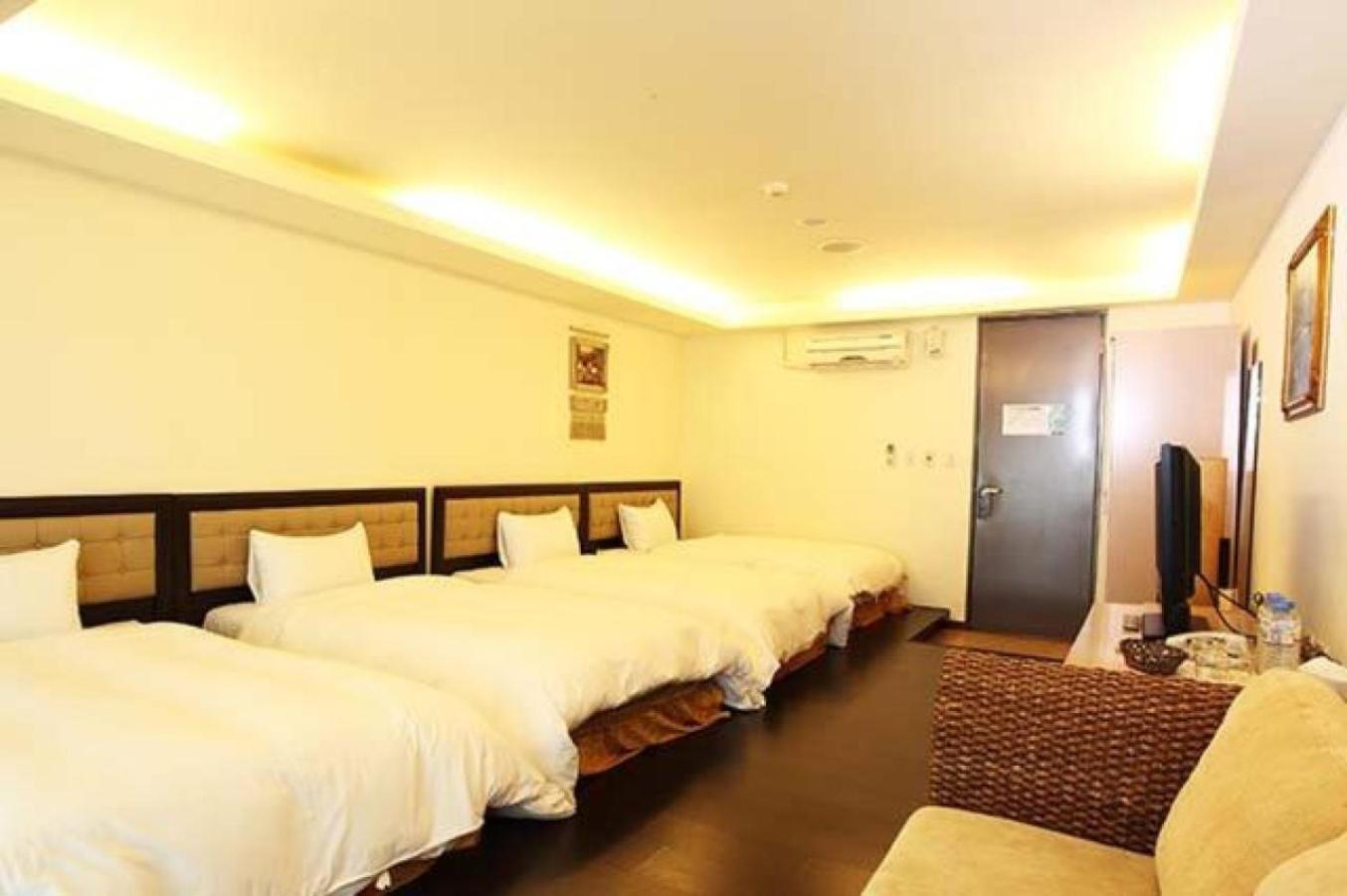 Standard Quadruple Room photo 2