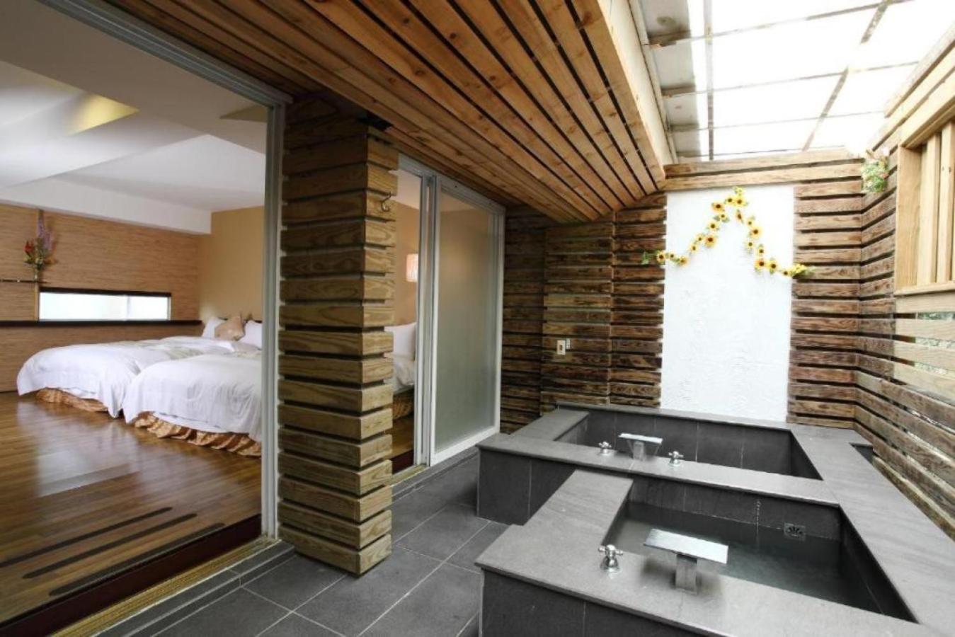 Classic Quadruple Room photo 3