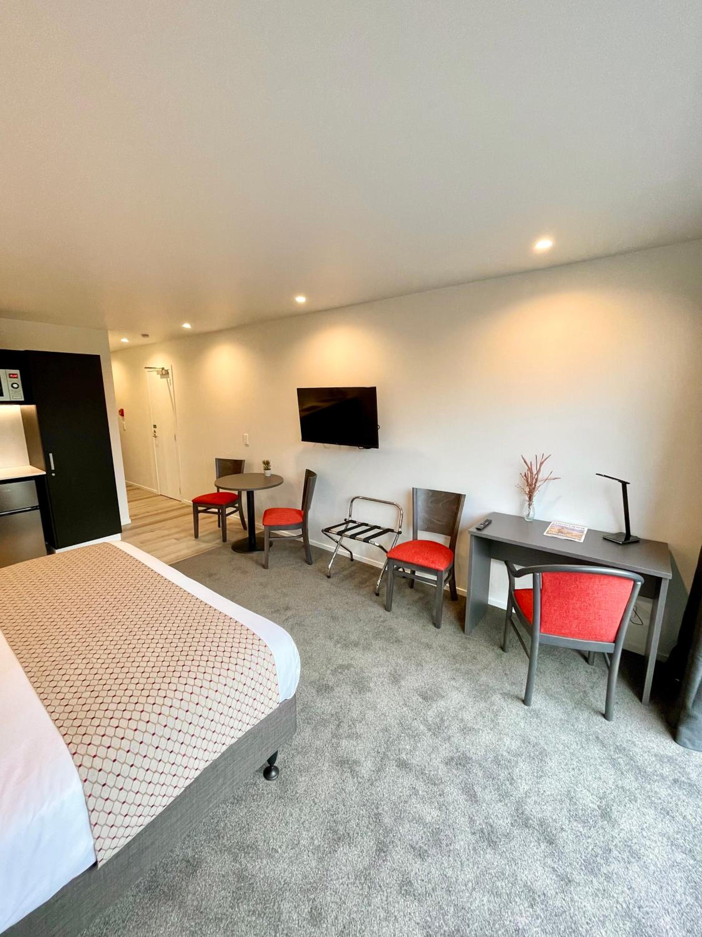 One-Bedroom Apartment - Photo 1