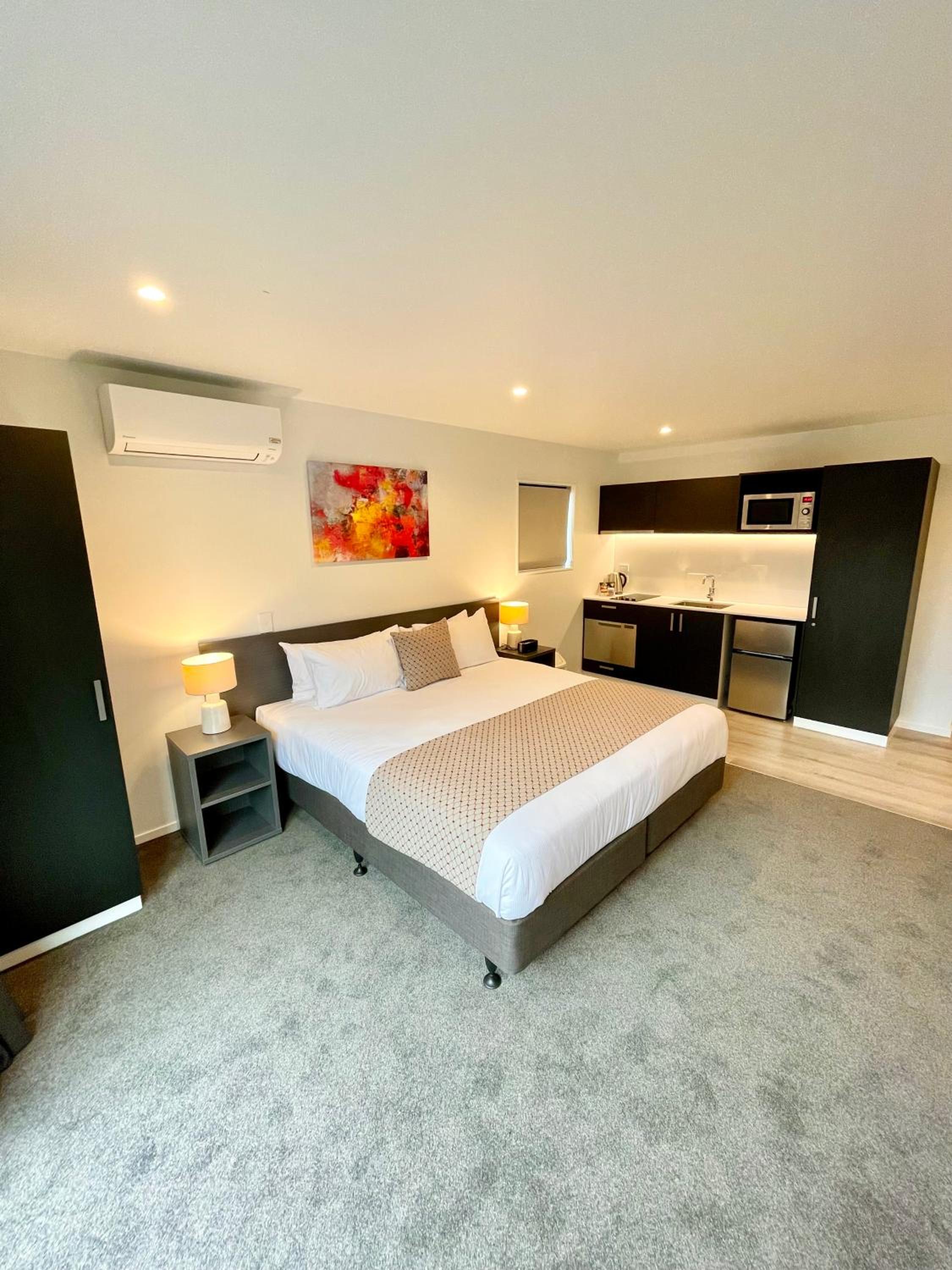 One-Bedroom Apartment - Photo 10