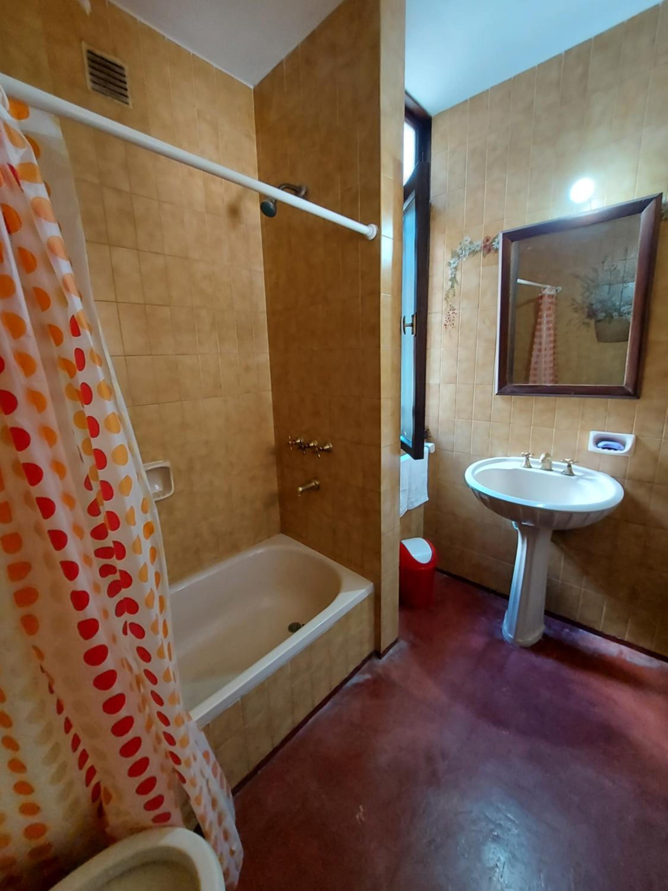 Quadruple Room with Shared Bathroom photo 3