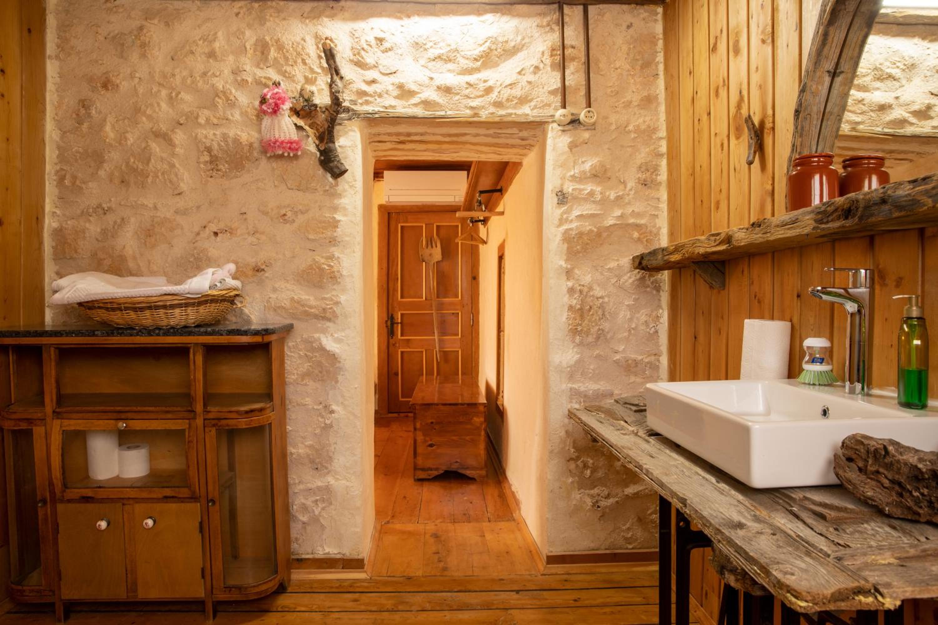 Double Room with Private Bathroom photo 2