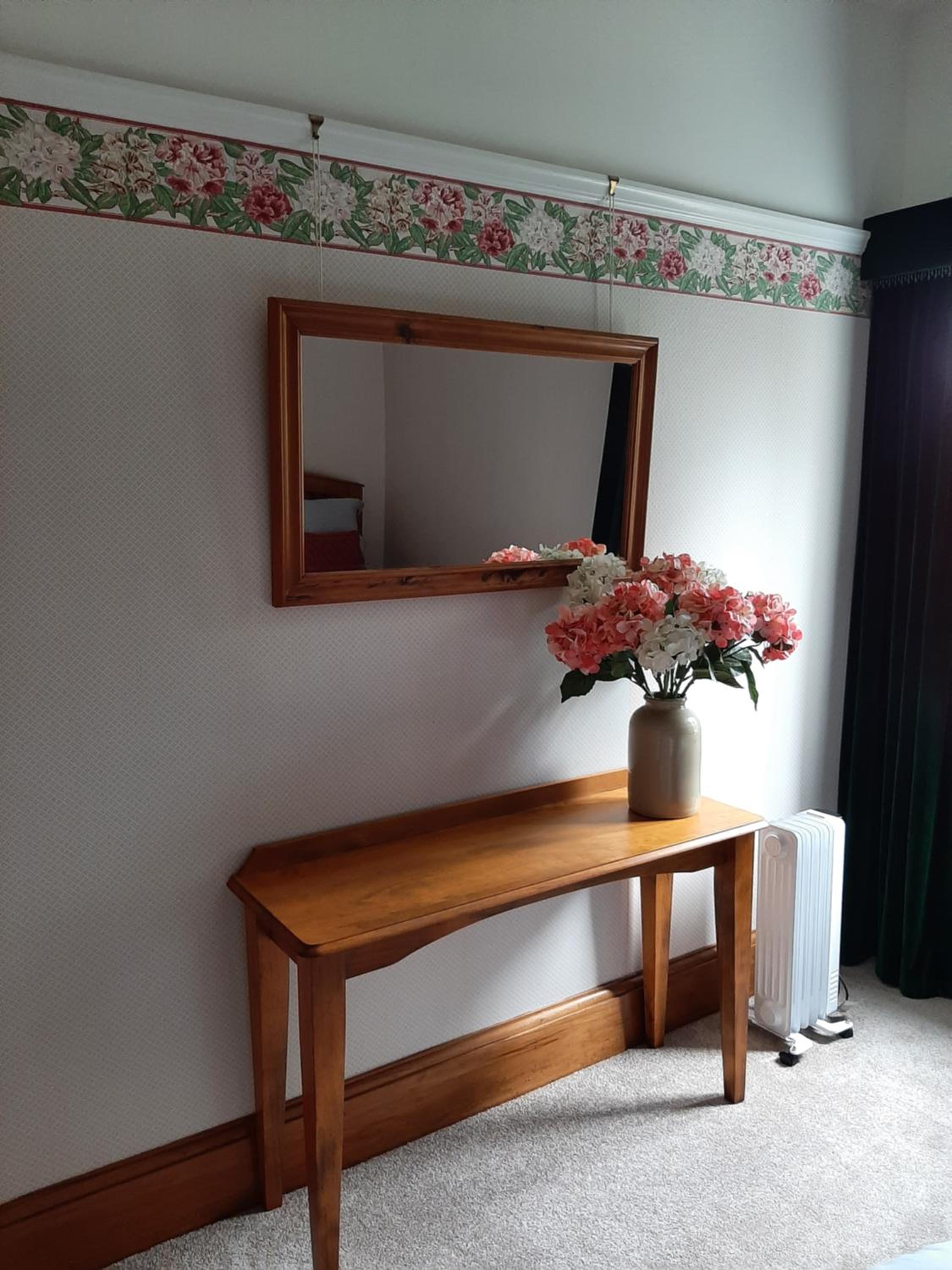 Standard Twin Room with Shared Bathroom photo 3