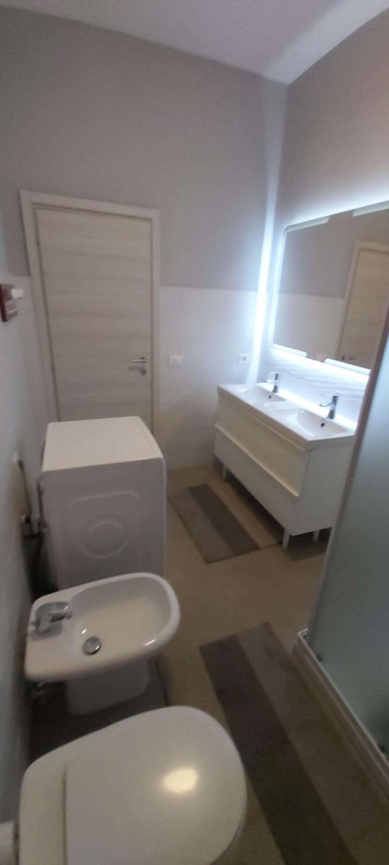 Large Twin Room - Photo 10