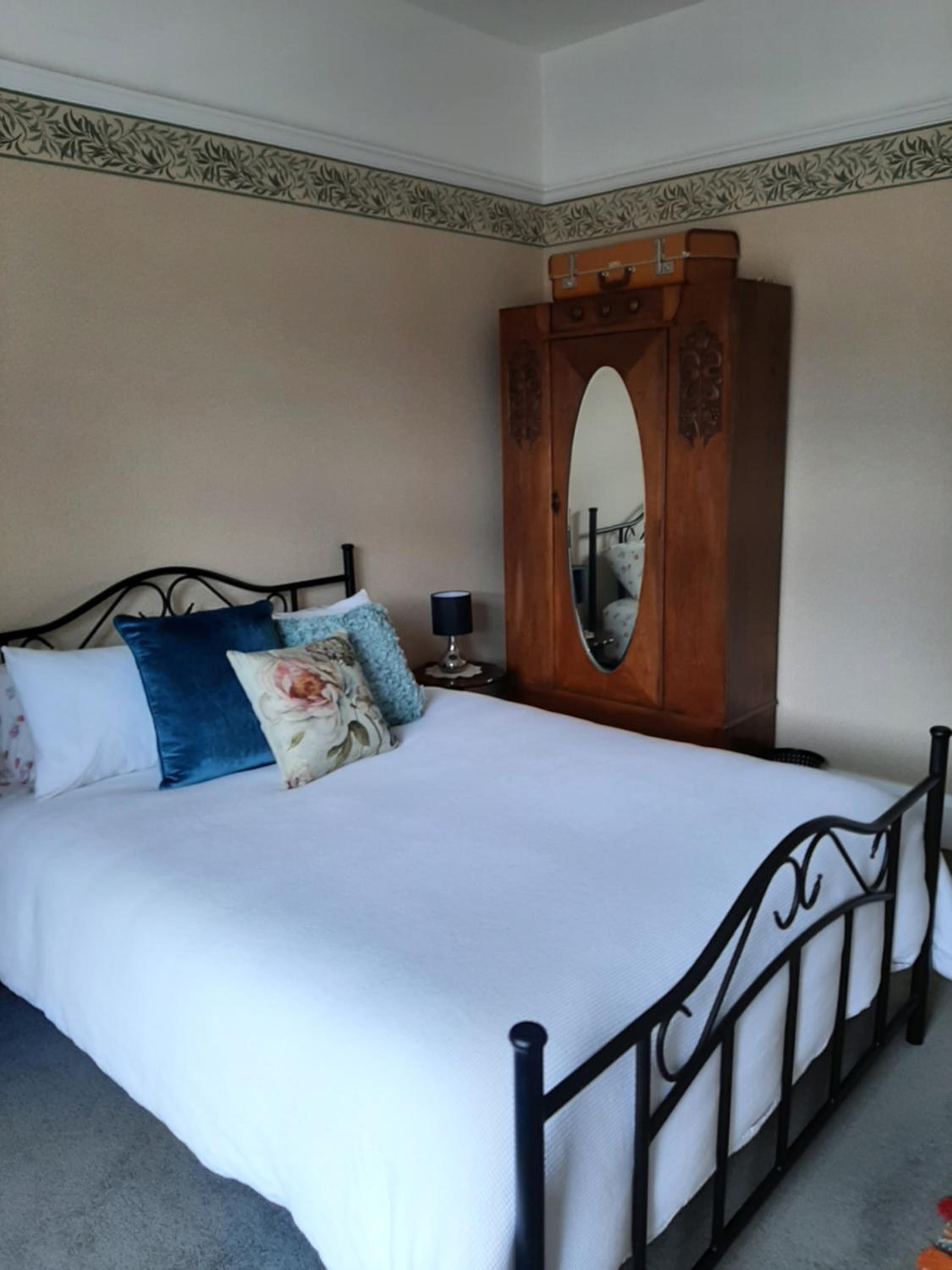 Double Room with Shared Bathroom photo 3