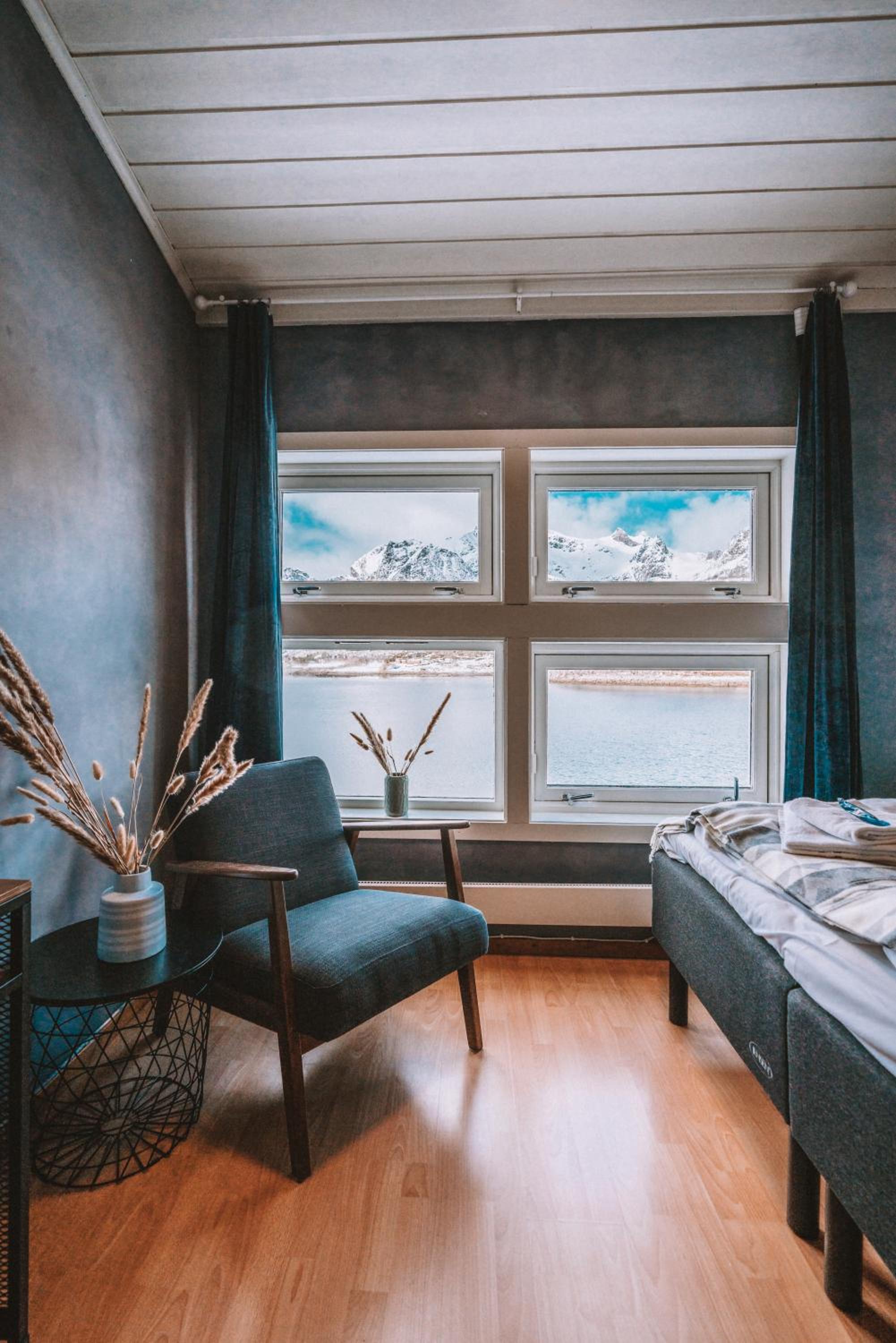 Standard Twin Room with Sea View - Photo 3