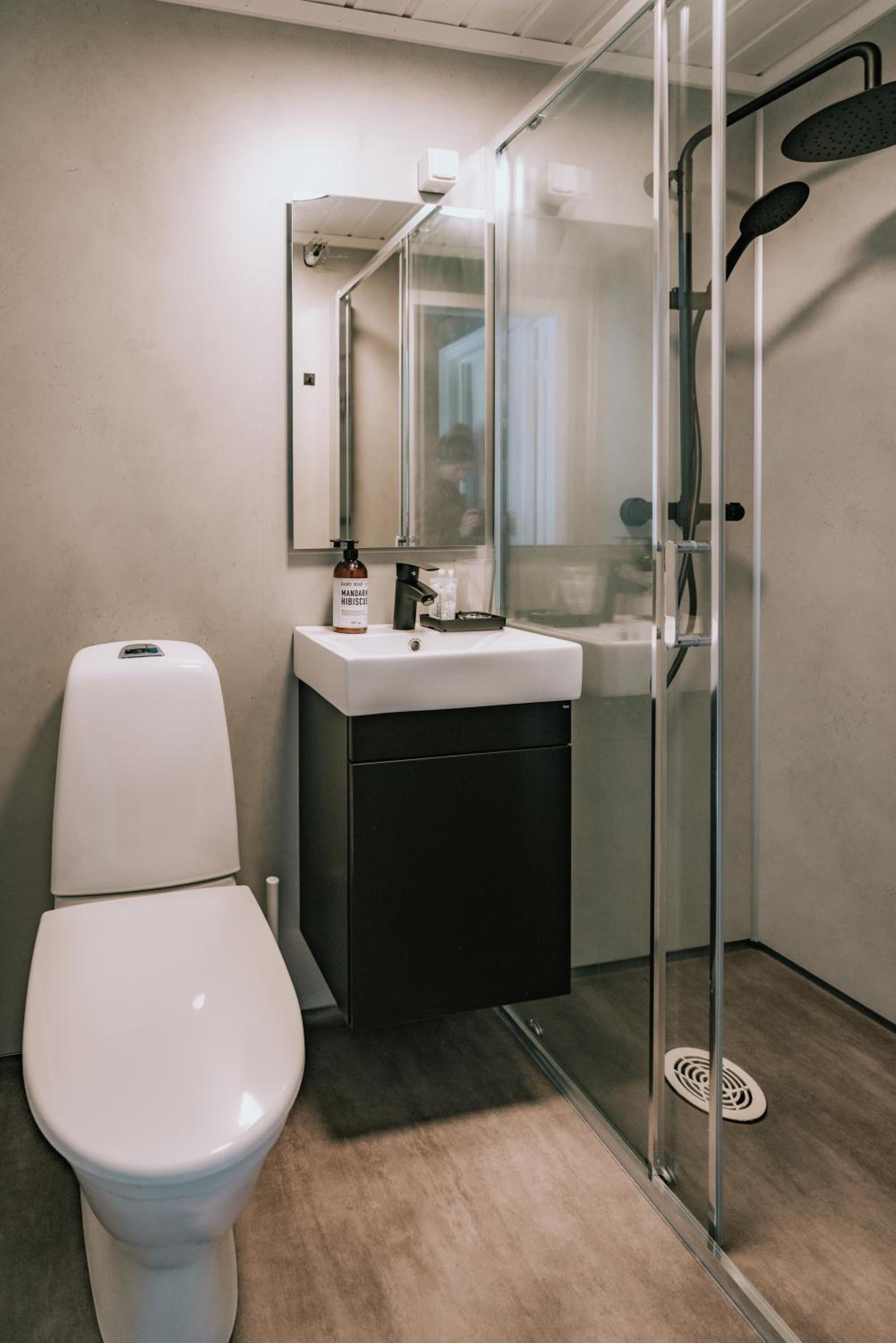 Standard Twin Room with Sea View - Photo 6