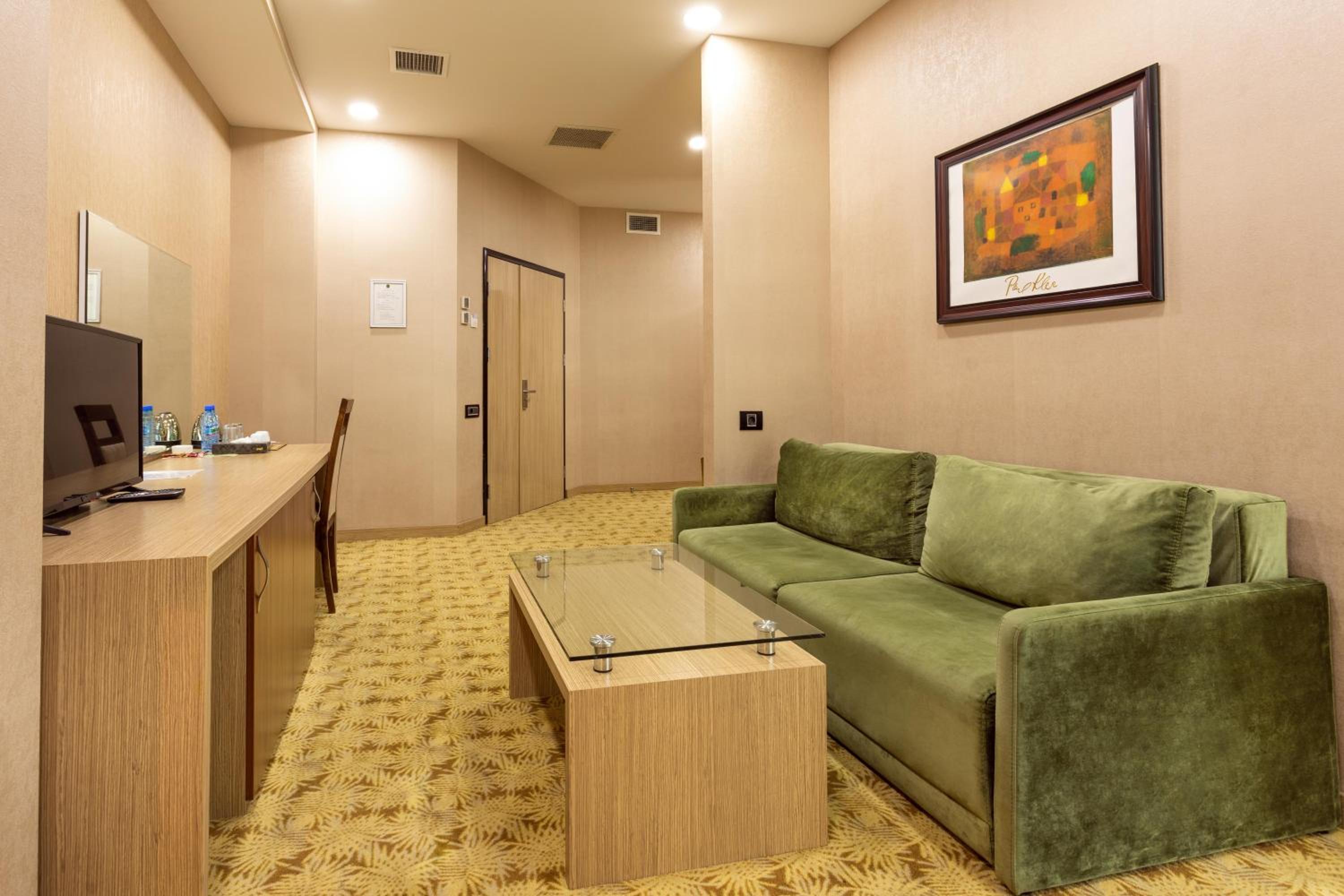 Deluxe Family Room photo 3