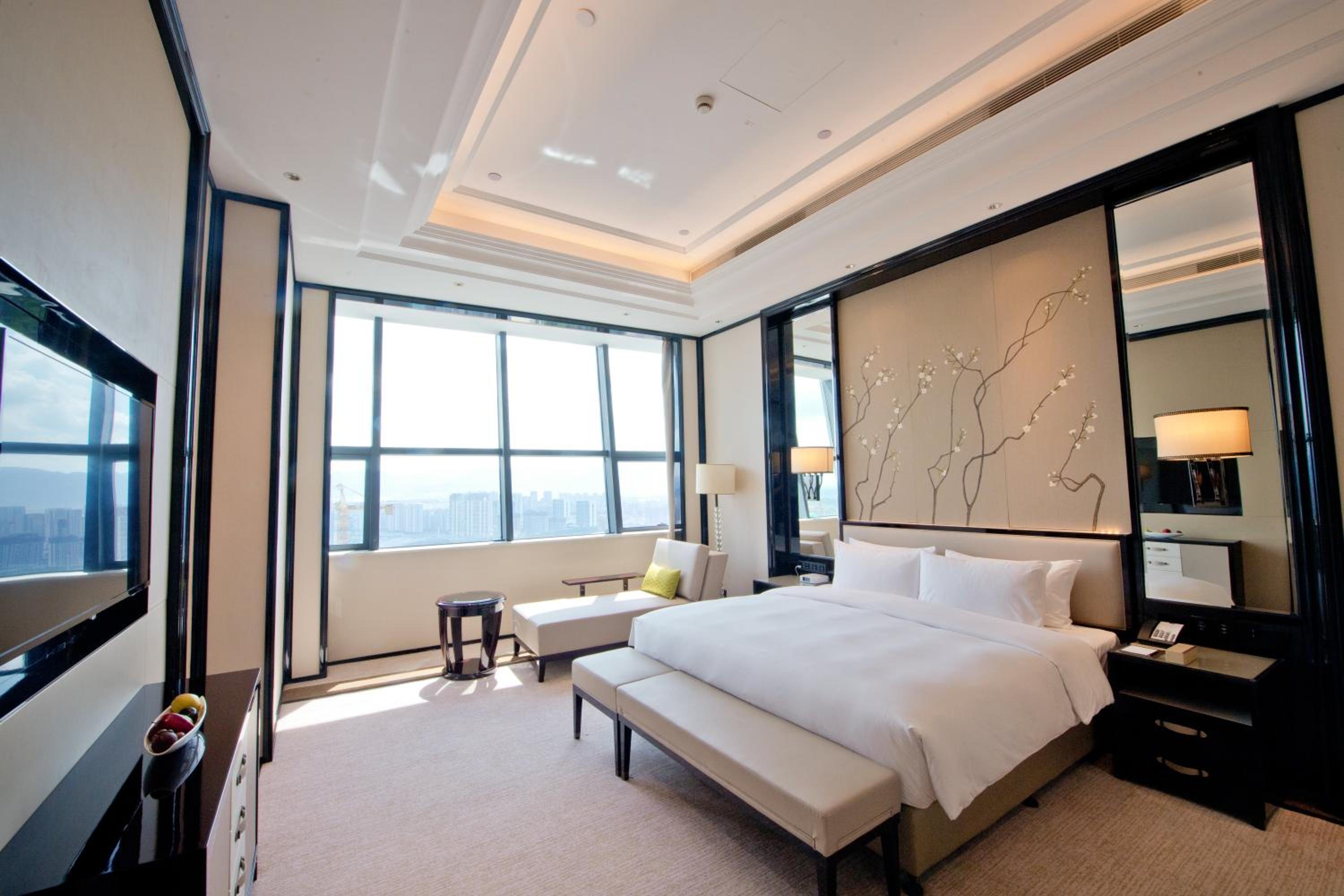 Elegant Classic King Suite - Non-Smoking photo 2
