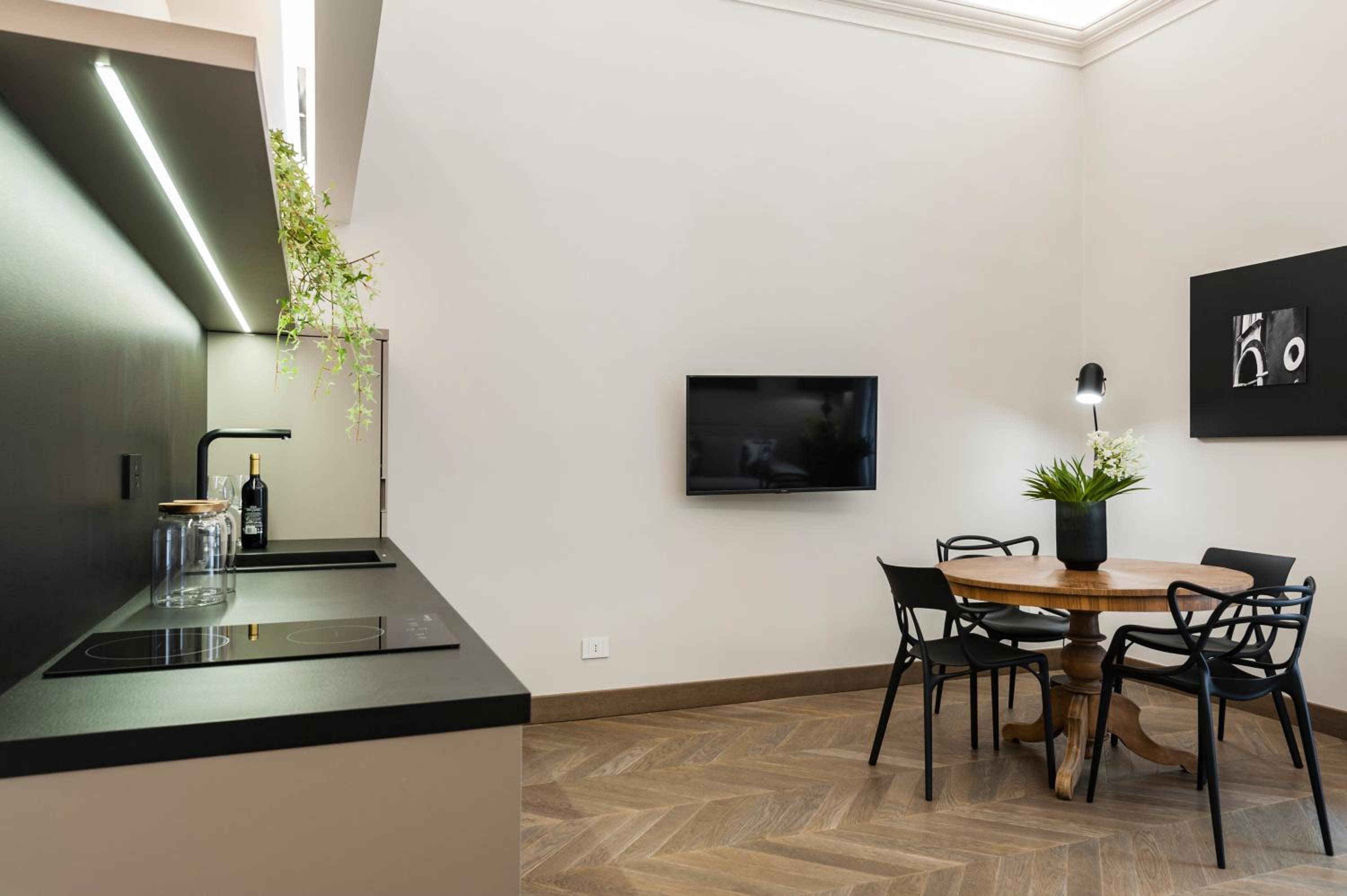 One-Bedroom Apartment - Photo 3