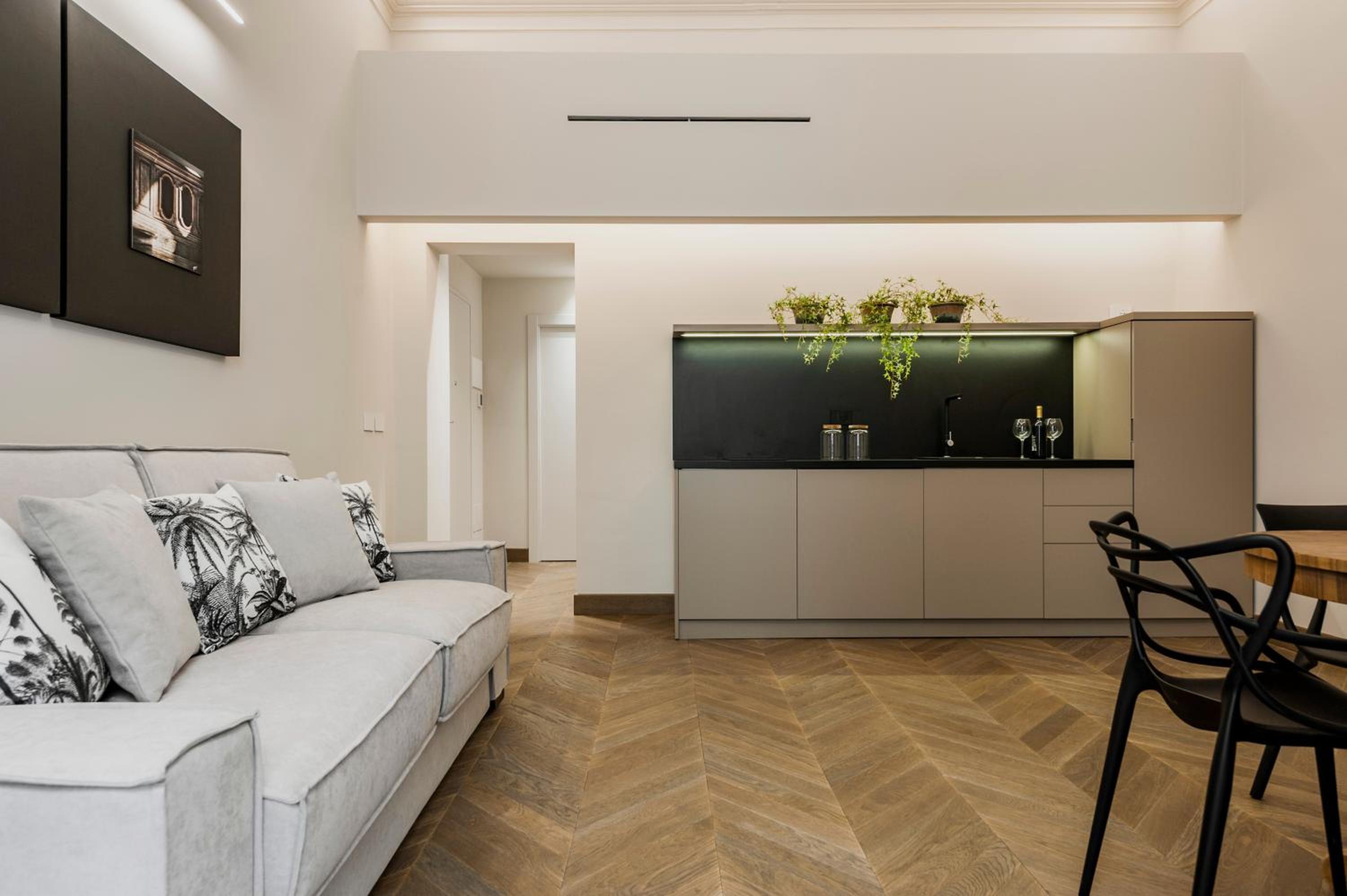 One-Bedroom Apartment - Photo 2