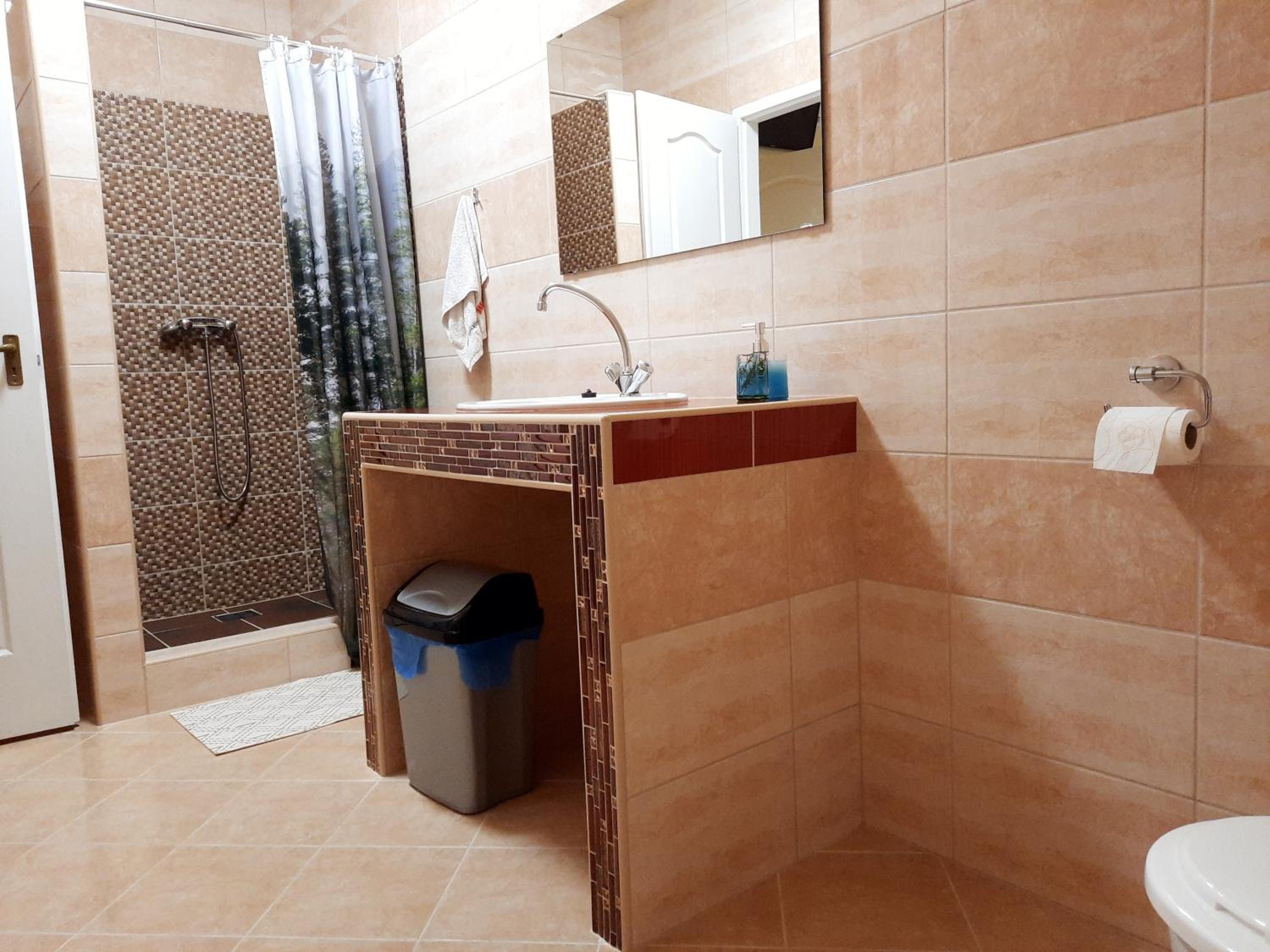 Triple Room with Private Bathroom - Photo 4