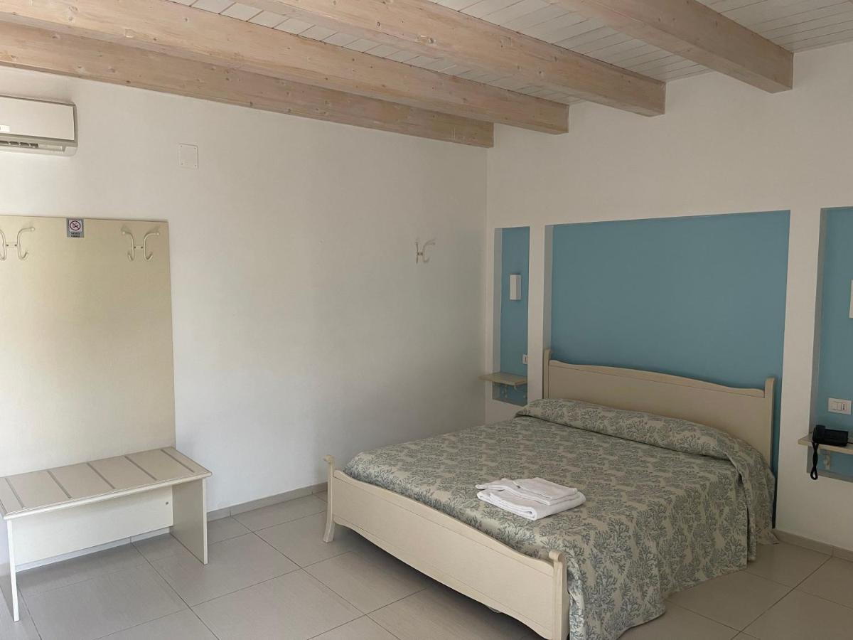 Double or Twin Room with Garden View - Photo 2
