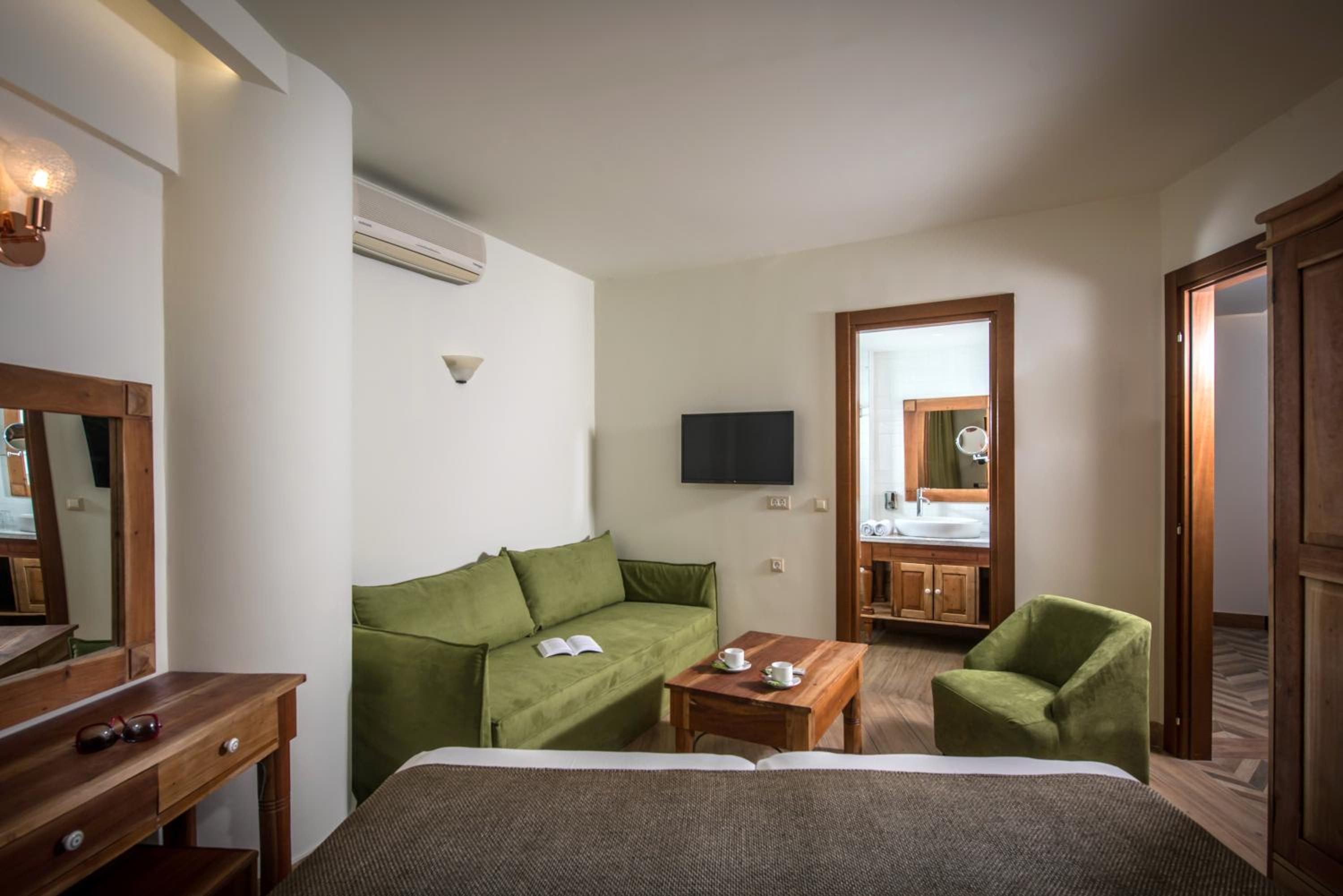 Superior Suite - Photo 3