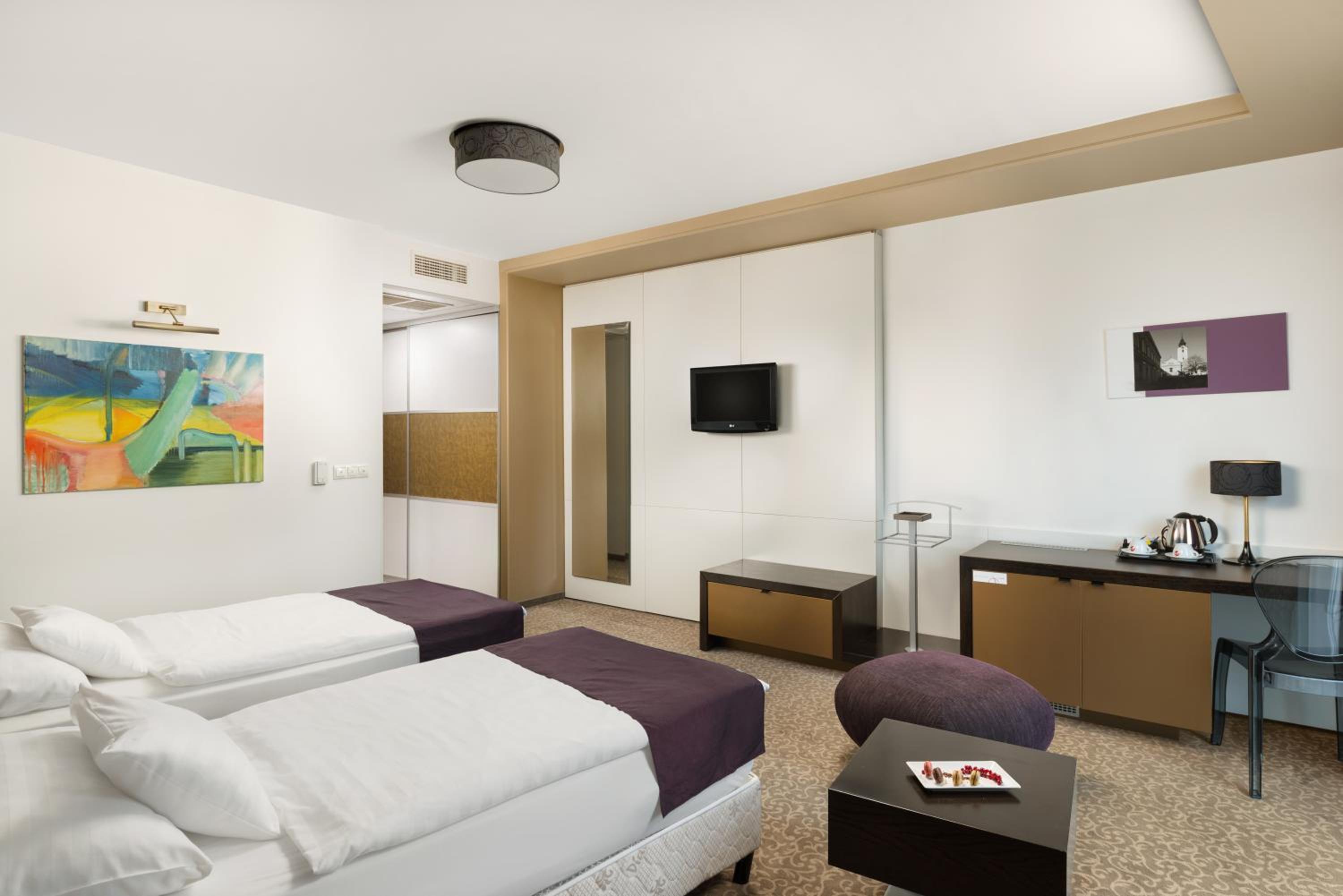 Superior Double or Twin Room - Photo 6