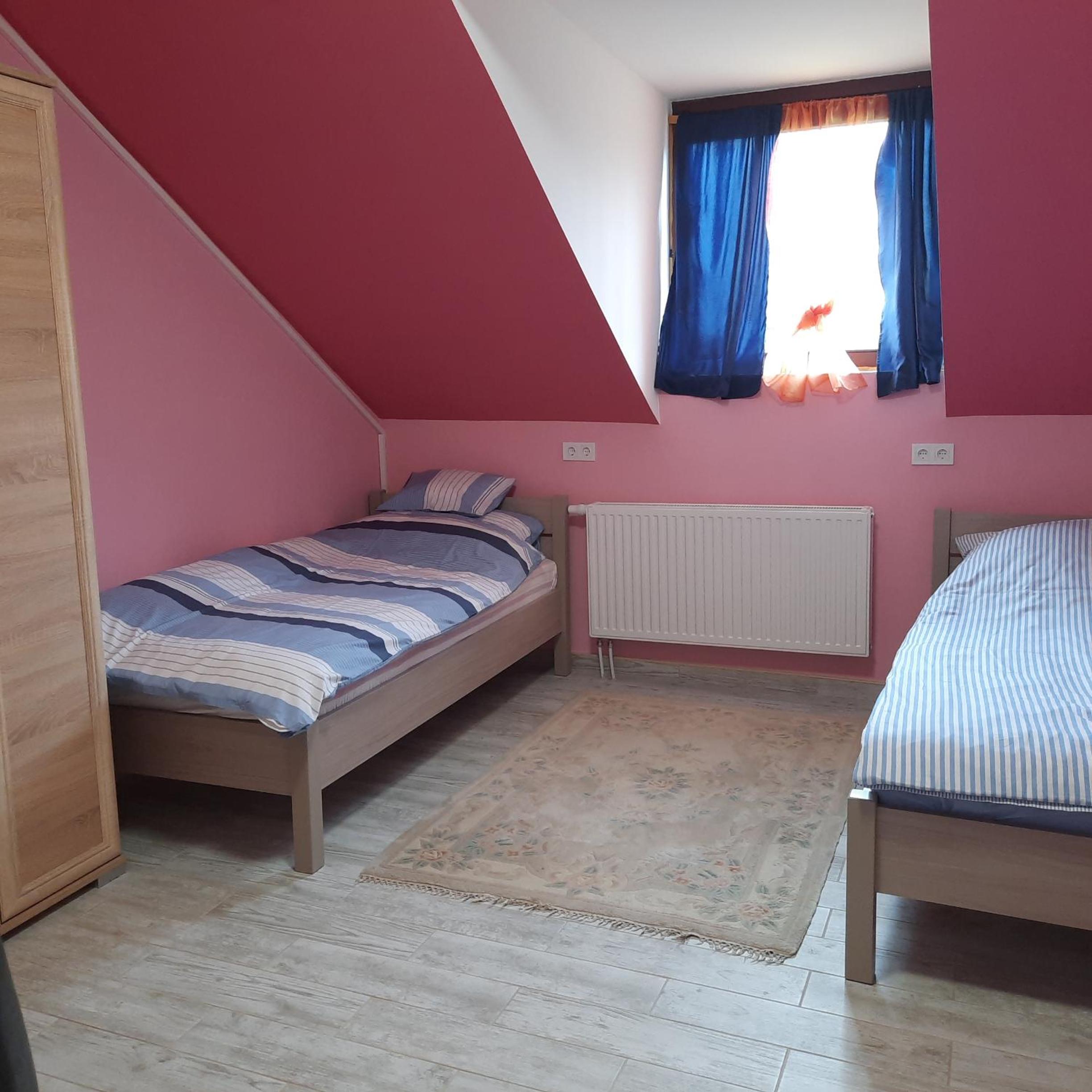 Twin Room with Bathroom - Photo 1