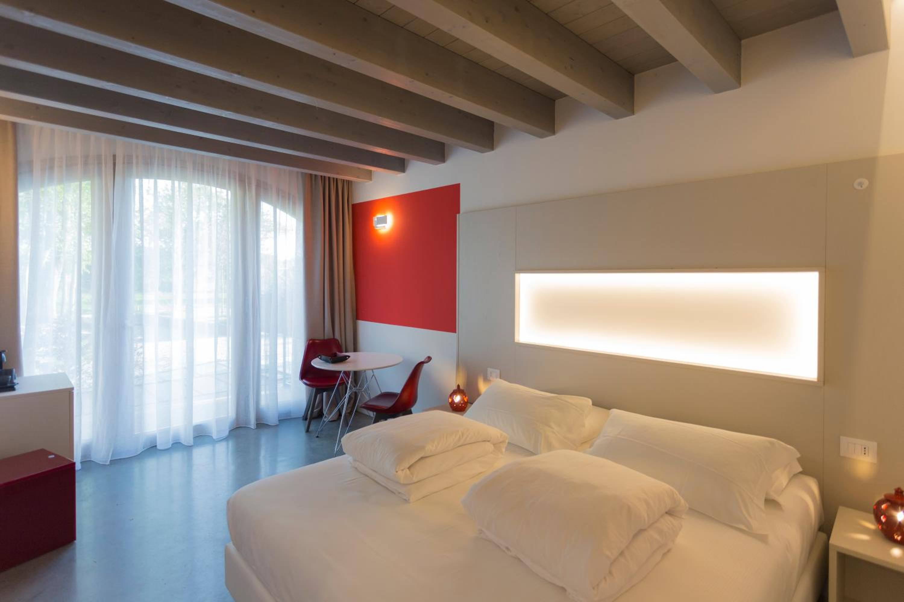 Deluxe King Room photo 1