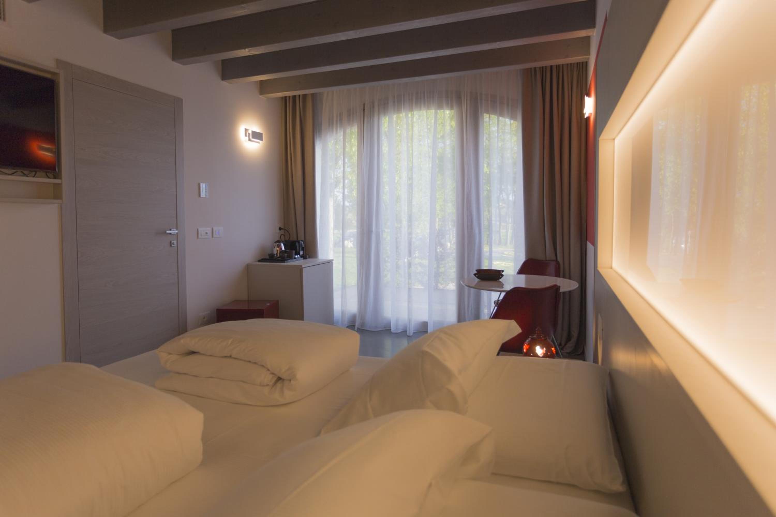Deluxe King Room photo 3