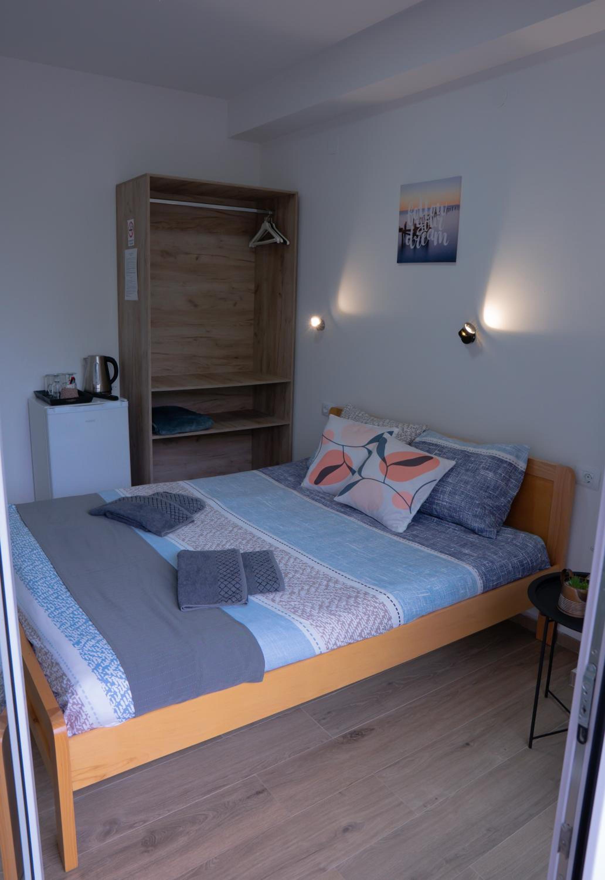Standard Double Room - Photo 3