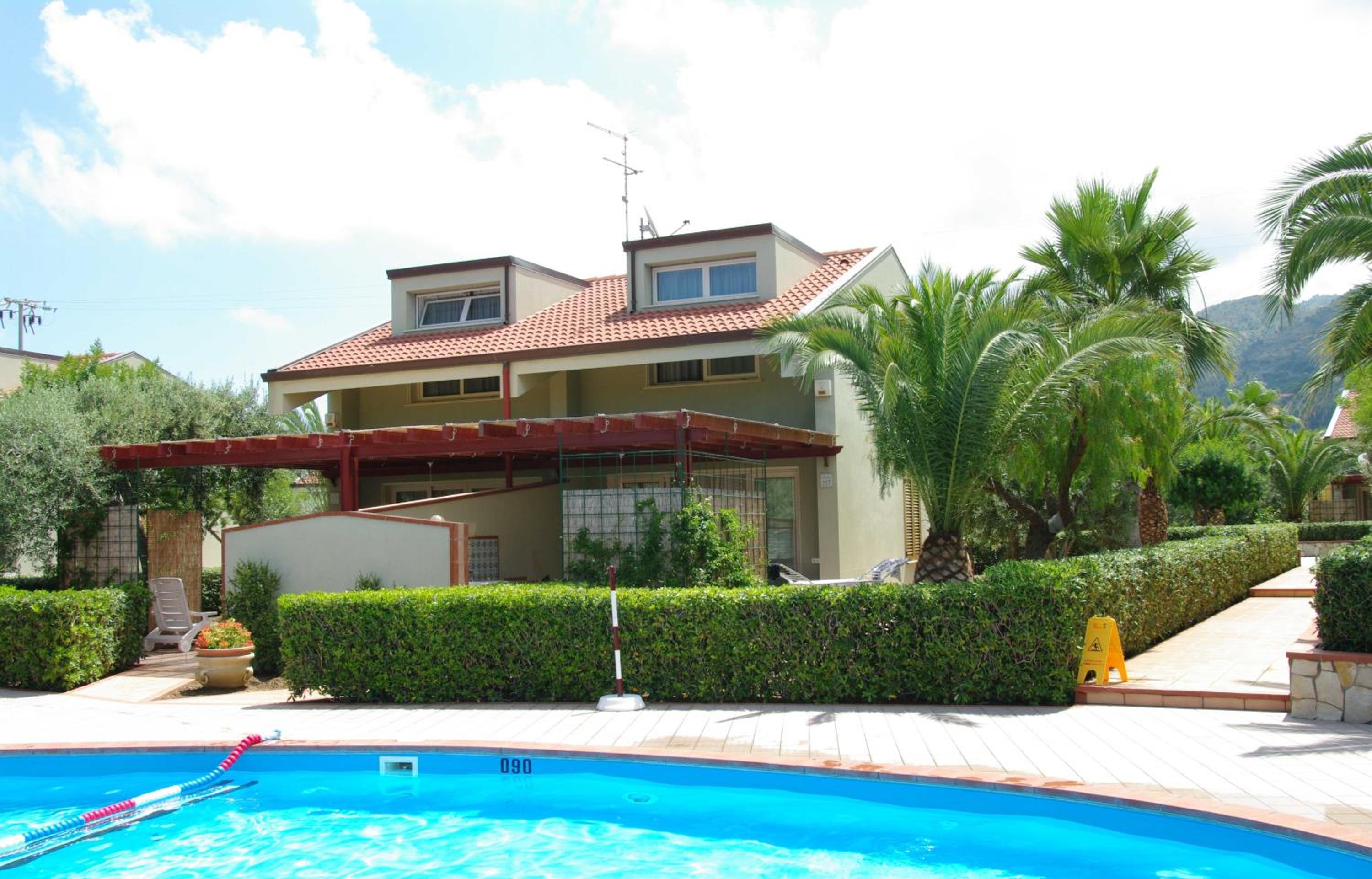 Two-Bedroom Apartment with Patio - Split Level photo 2