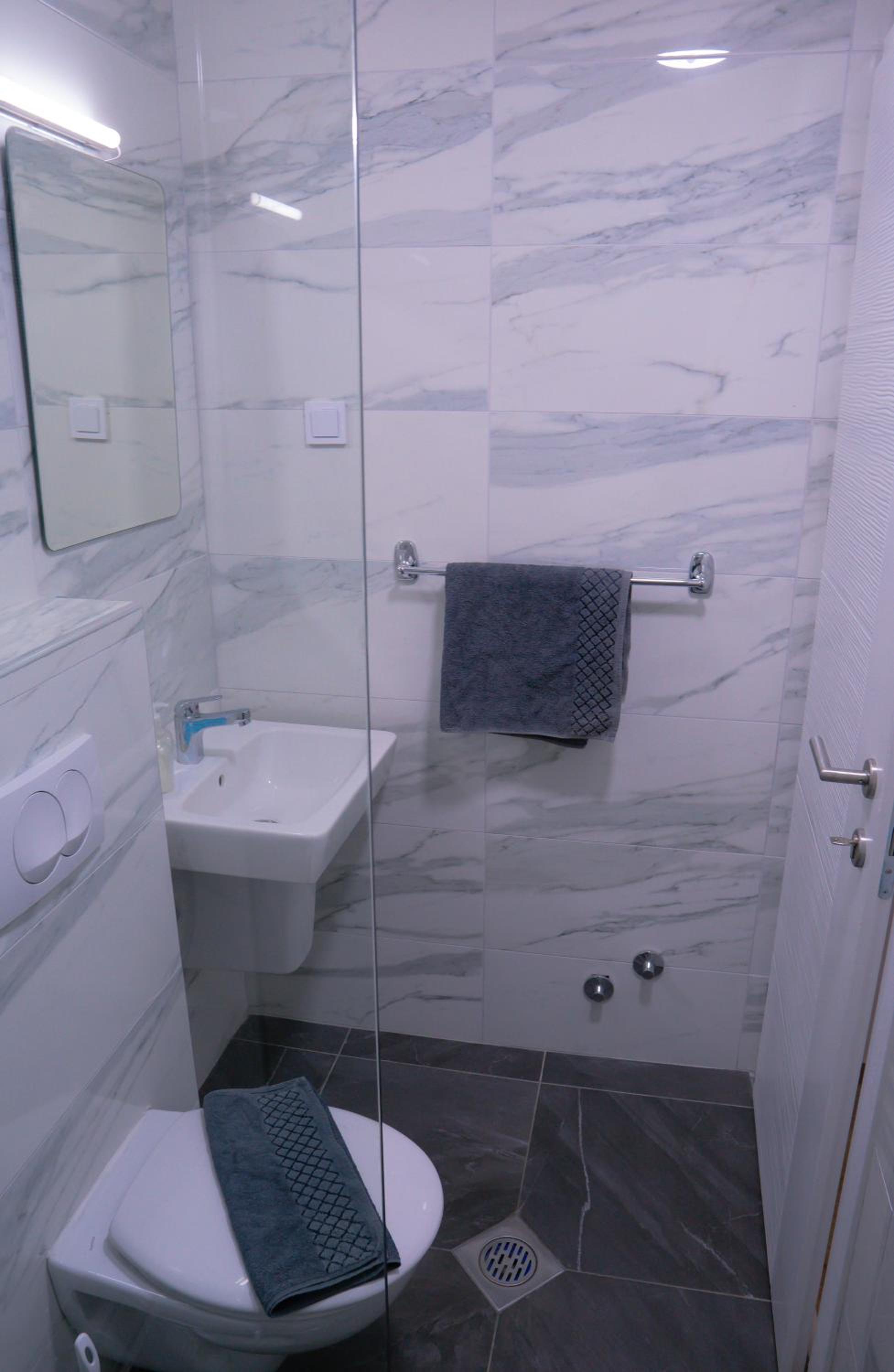Standard Double Room - Photo 6