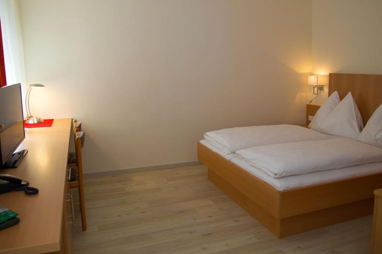 Available room thumbnail 6