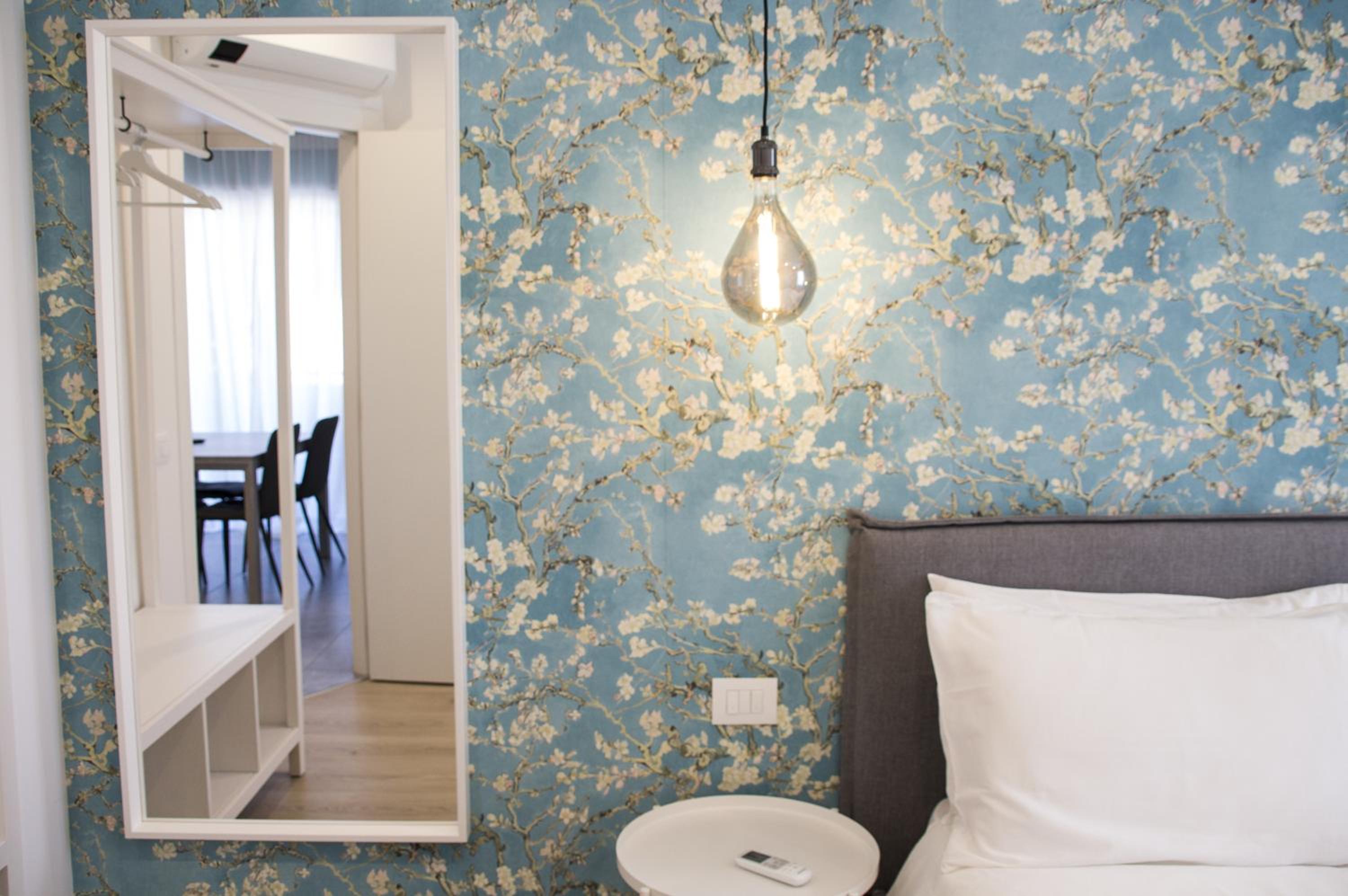 One-Bedroom Apartment - Photo 1