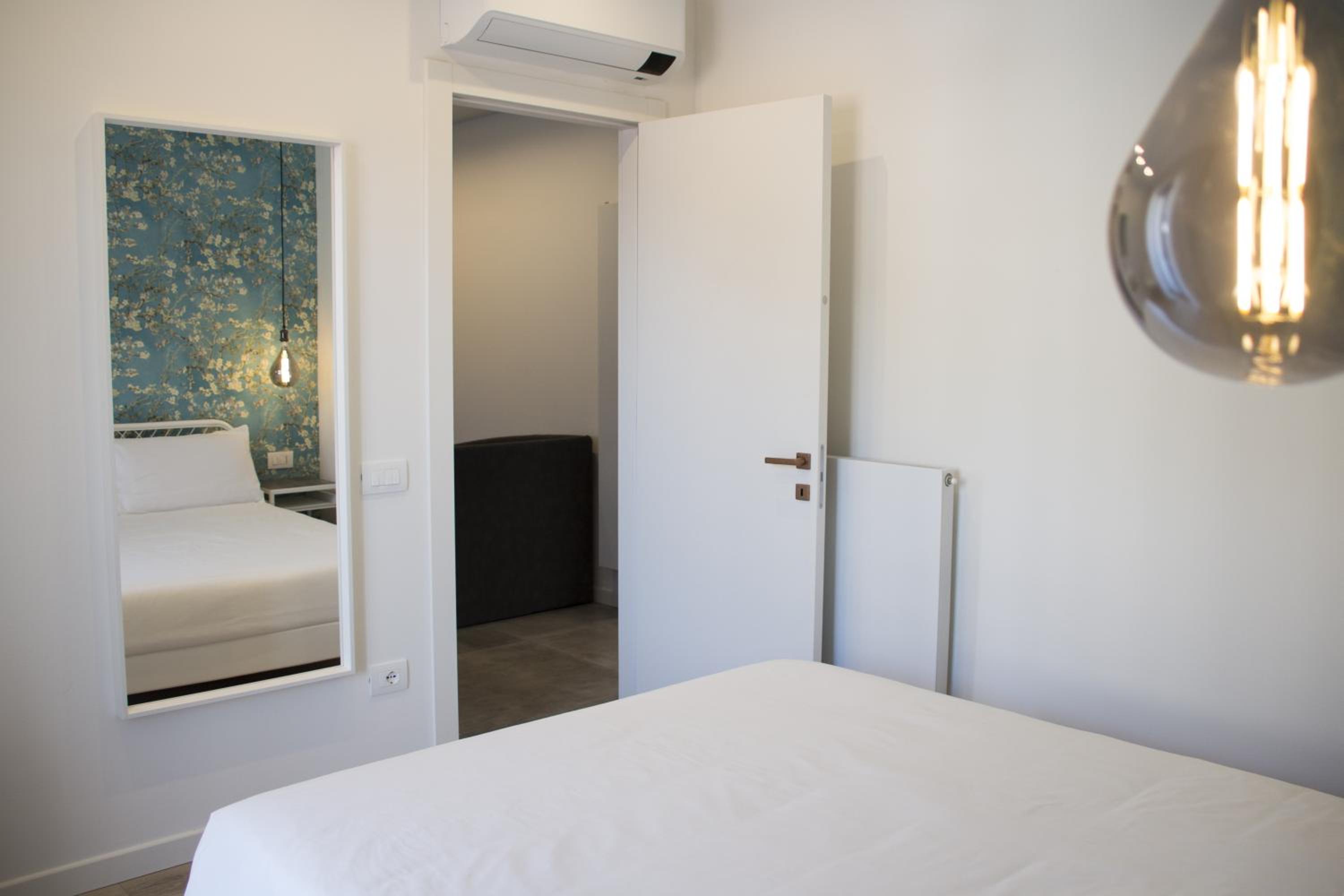 One-Bedroom Apartment - Photo 8