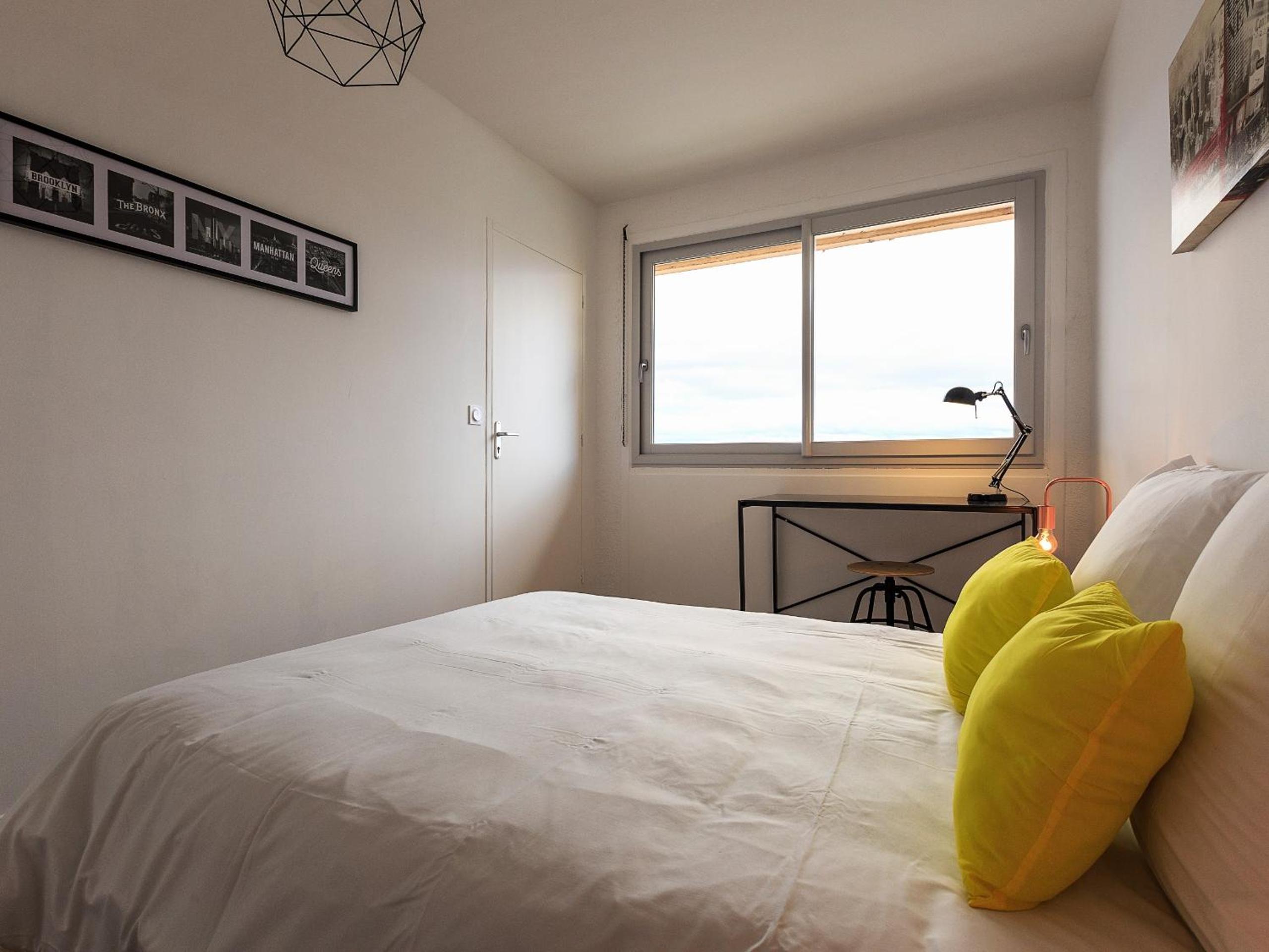 One-Bedroom Apartment photo 2