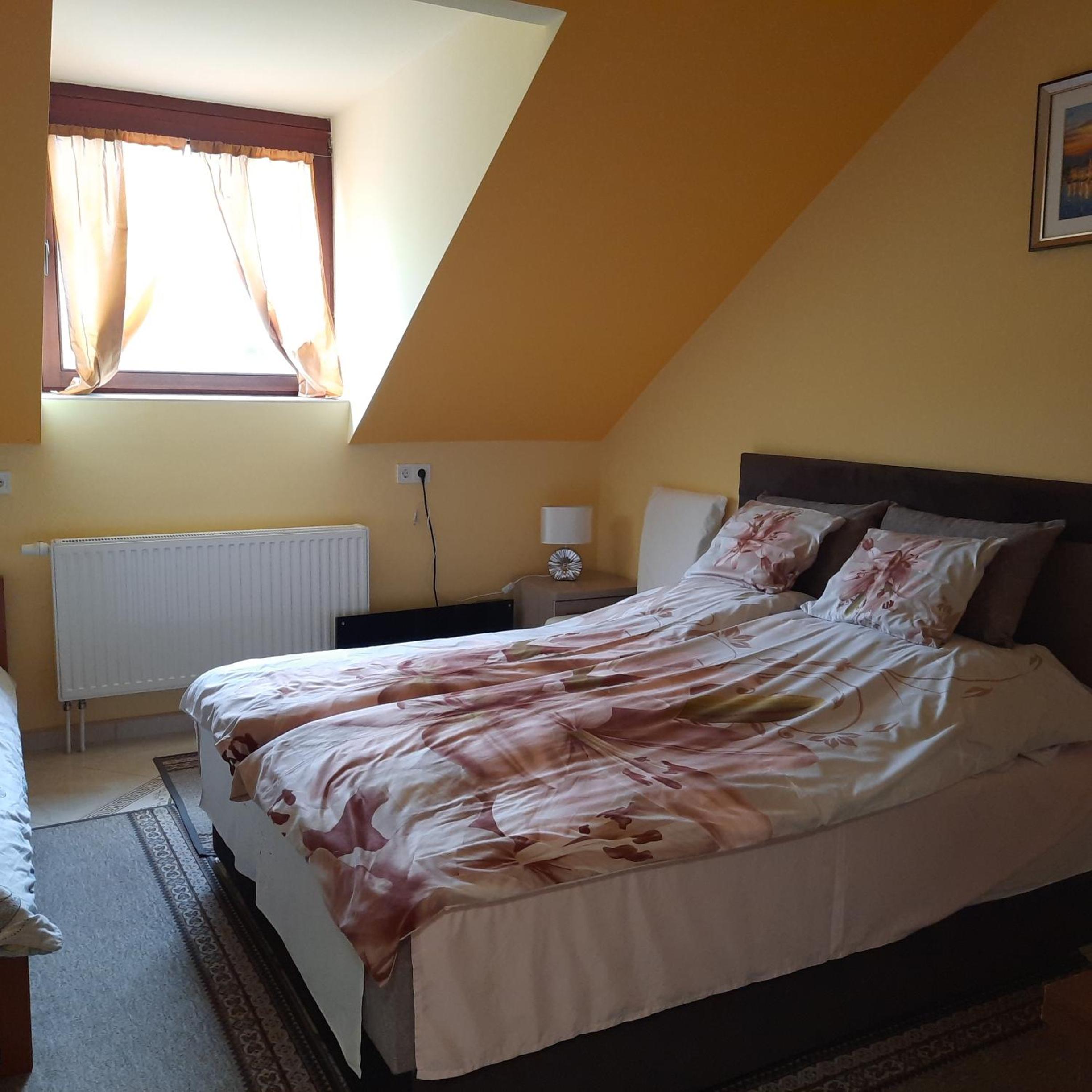 Triple Room with Private Bathroom - Photo 3
