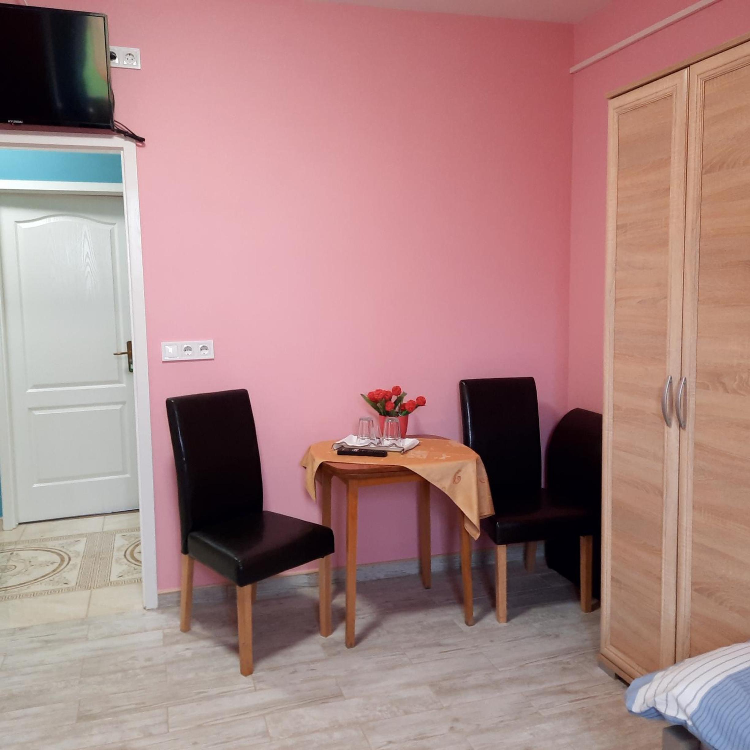 Twin Room with Bathroom - Photo 2