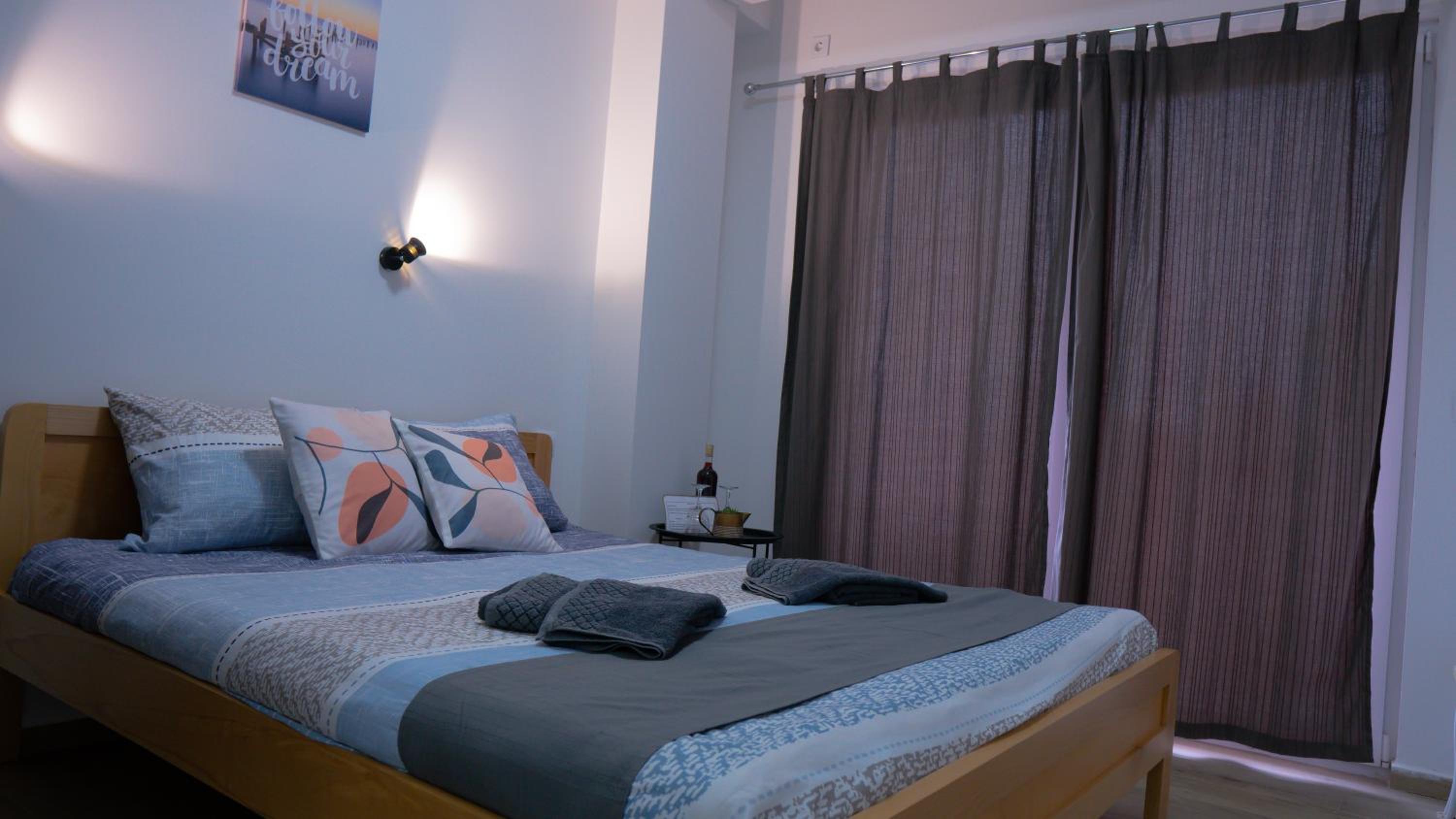 Standard Double Room - Photo 13