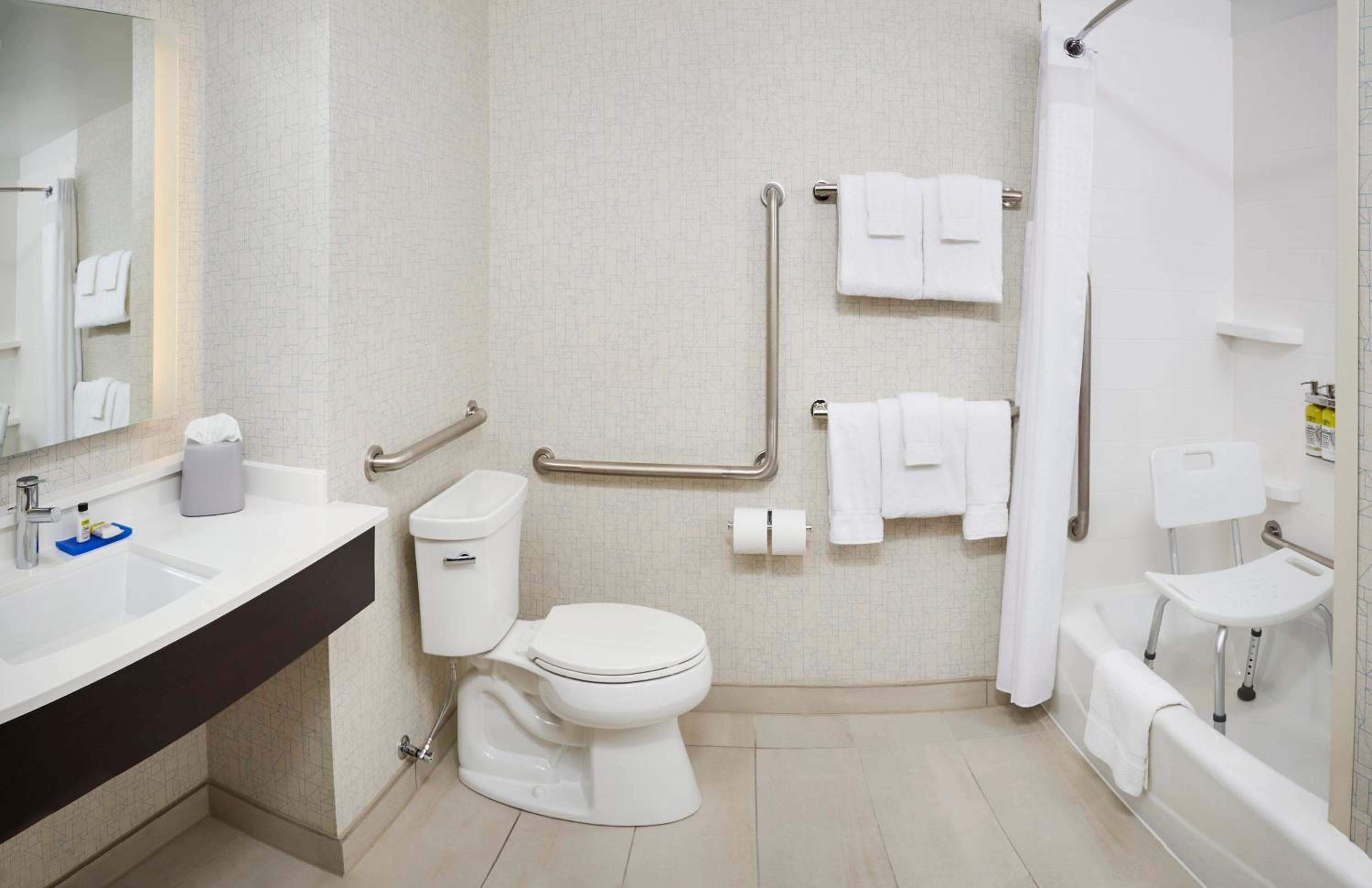 Standard King Room with Mobility Accessible Tub - Photo 2