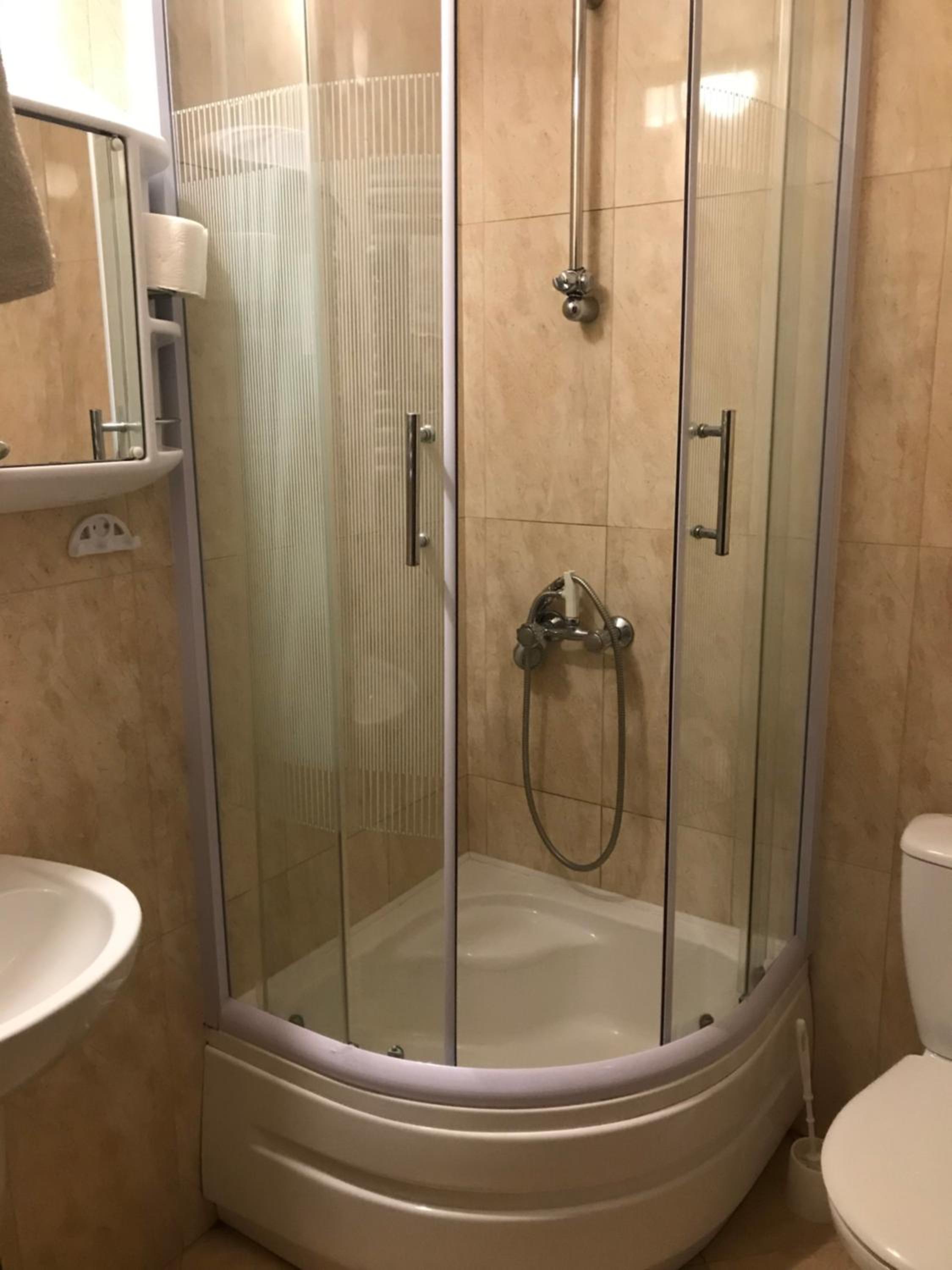 Large Double Room - Photo 7