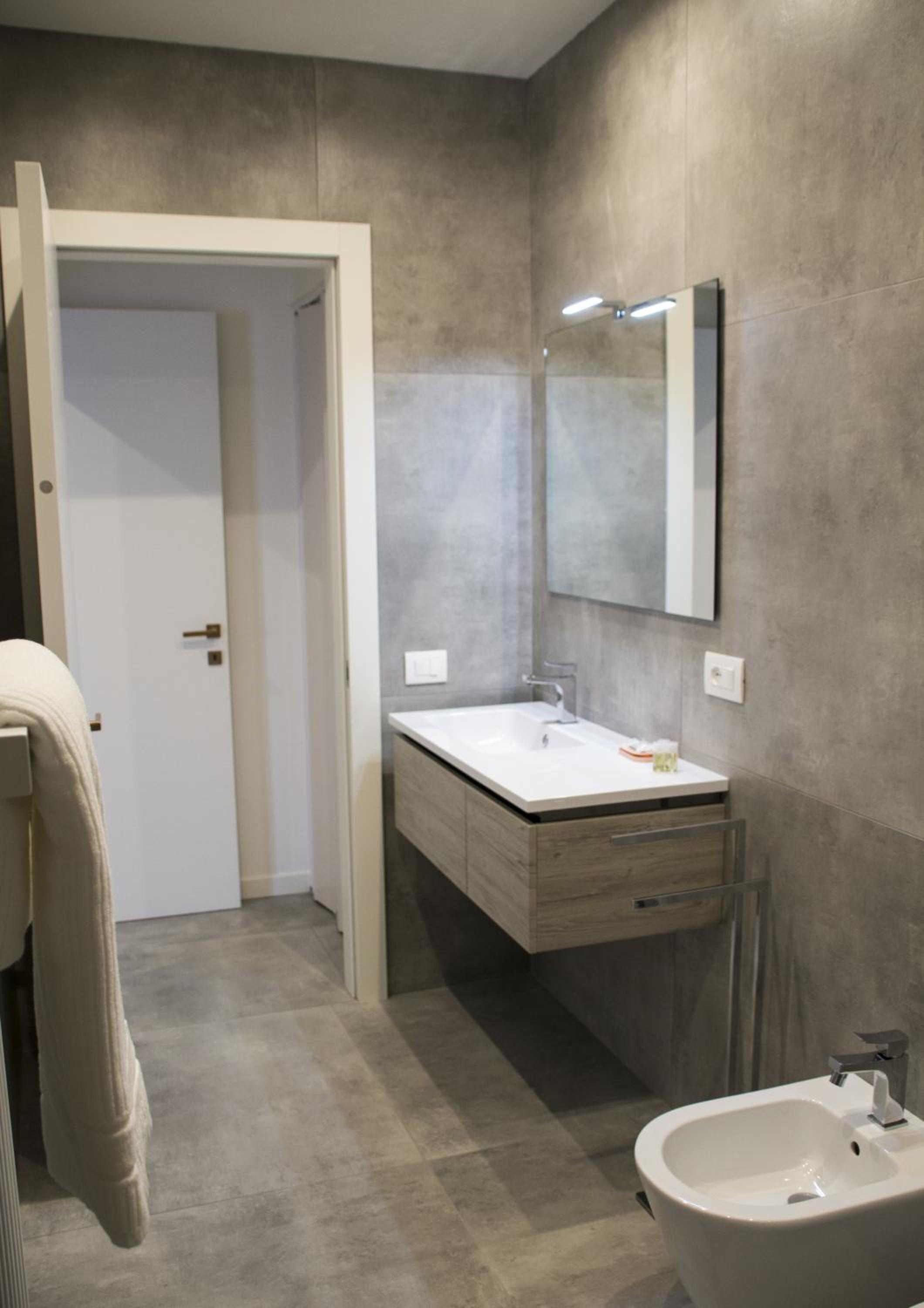 One-Bedroom Apartment - Photo 5