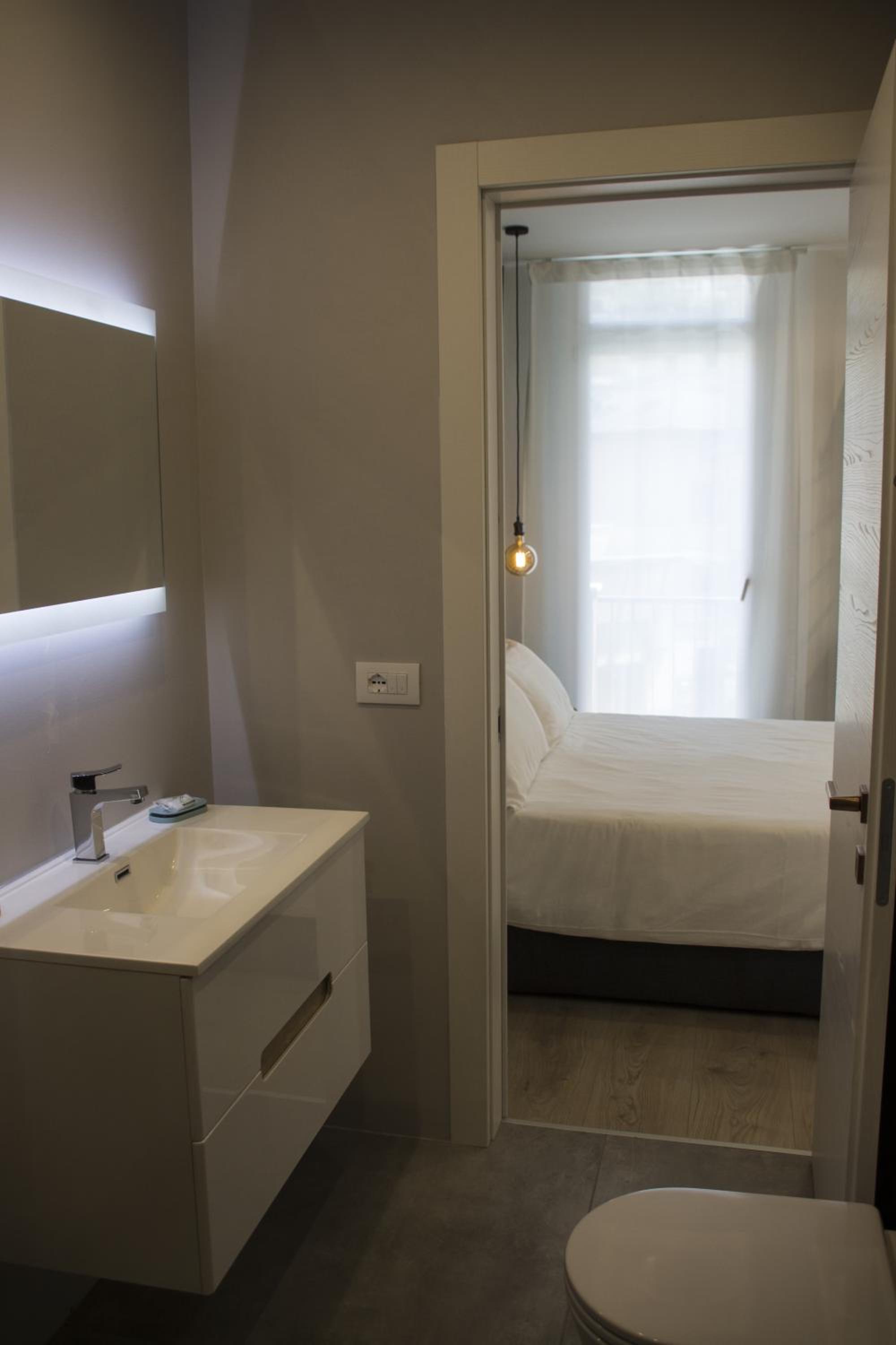 Two-Bedroom Apartment - Photo 7
