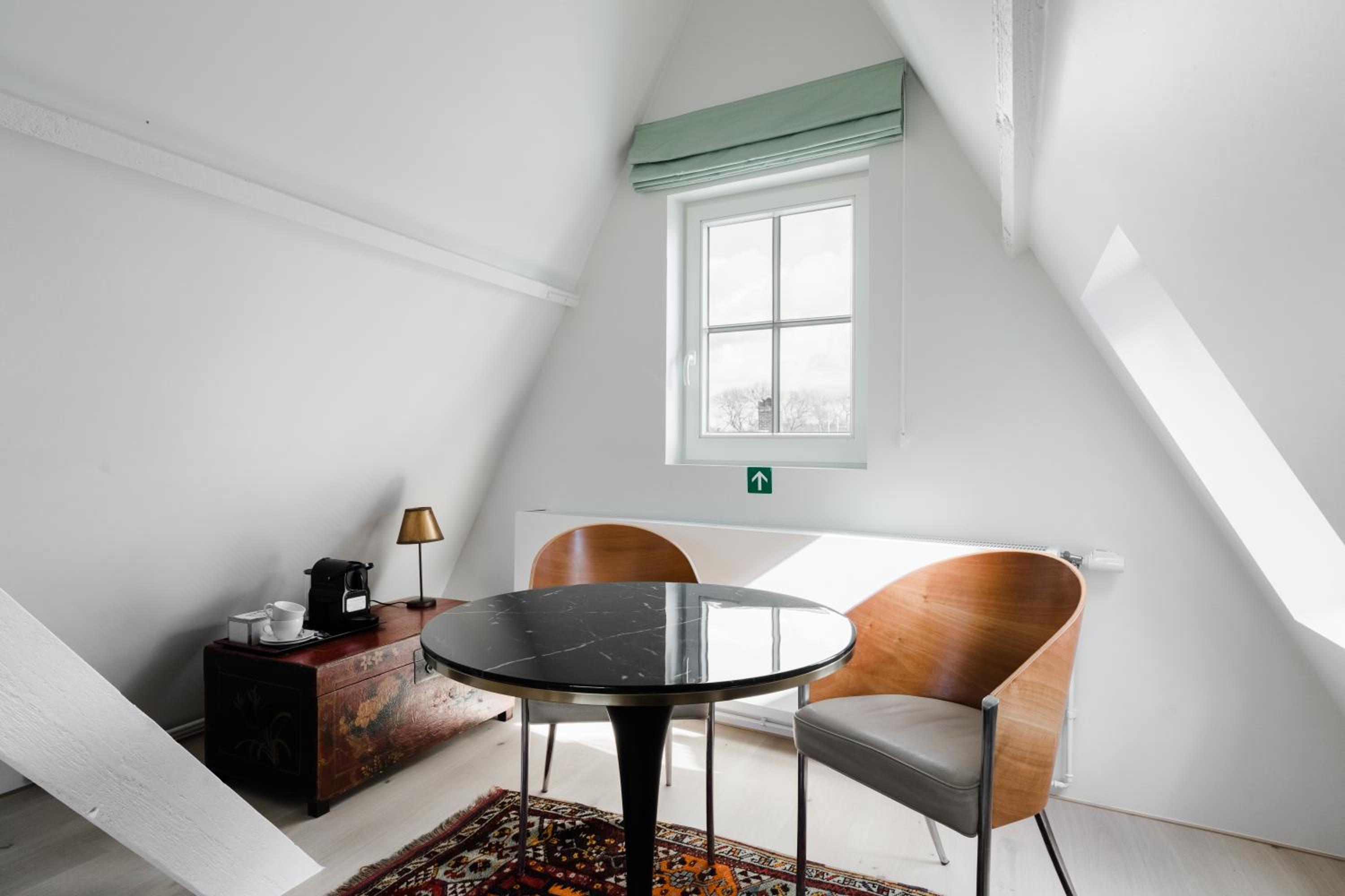 Deluxe King Room - Photo 4