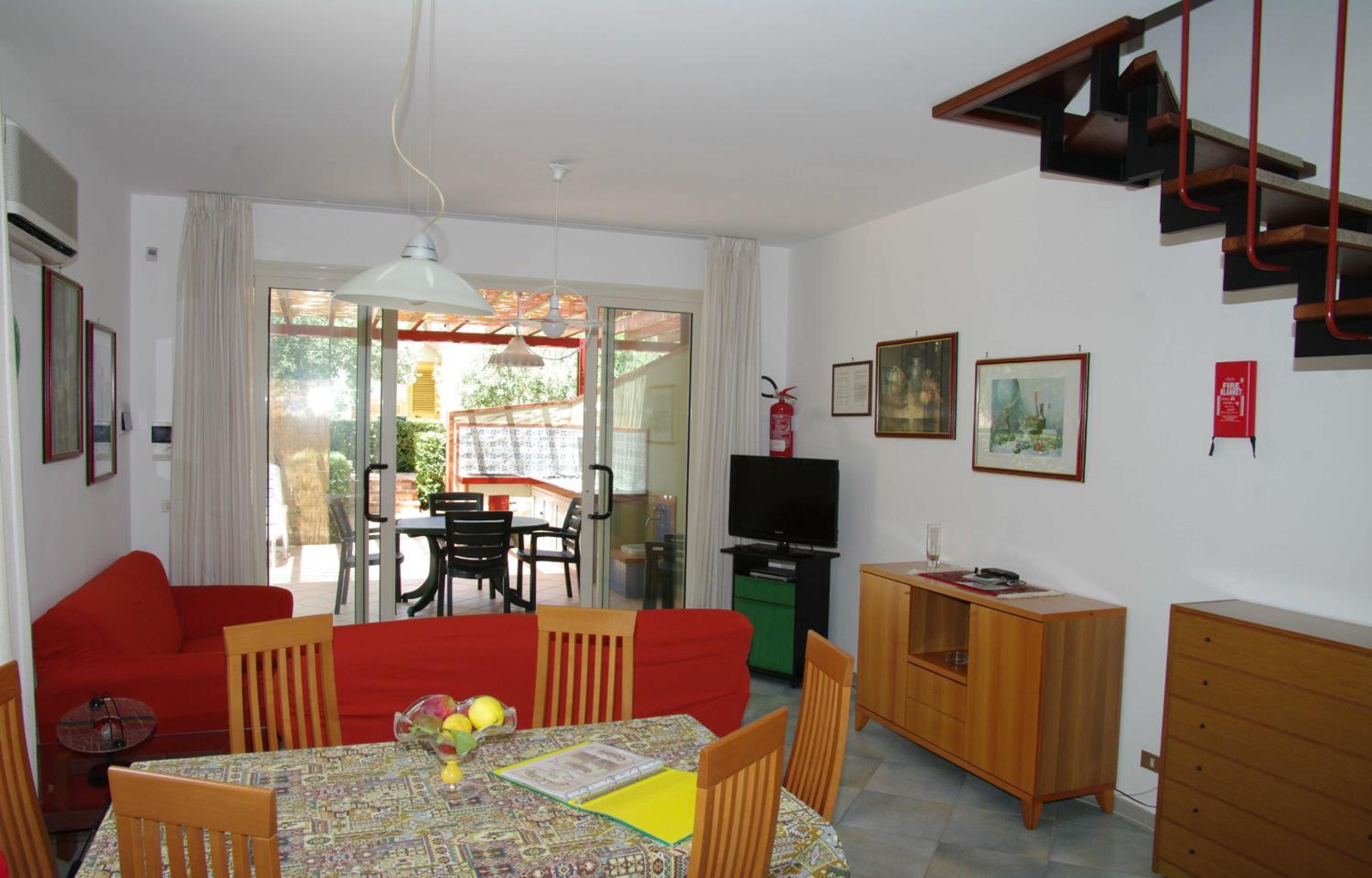 Two-Bedroom Apartment with Patio - Split Level photo 1