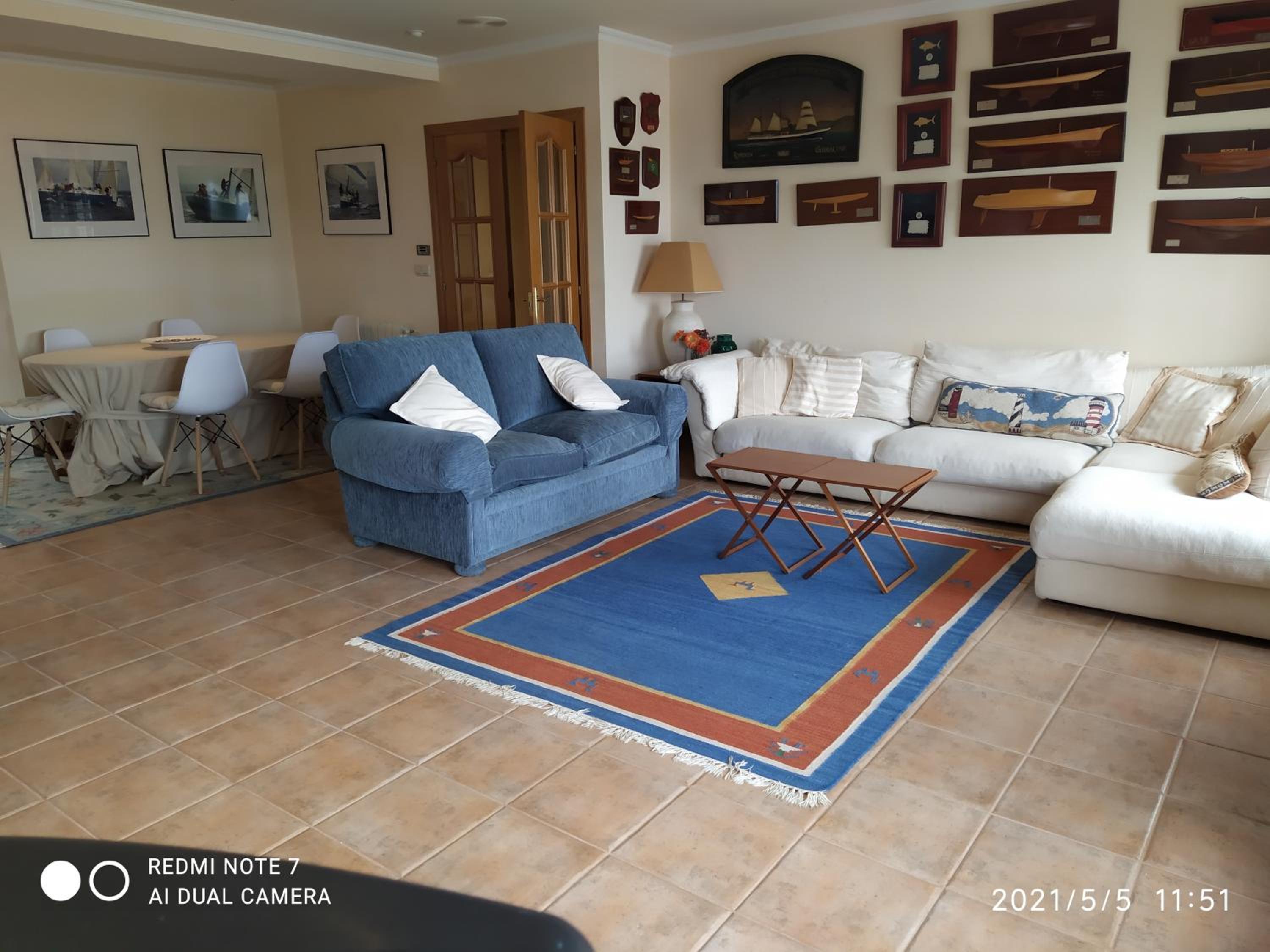 Apartamento de tres habitaciones con vista al mar