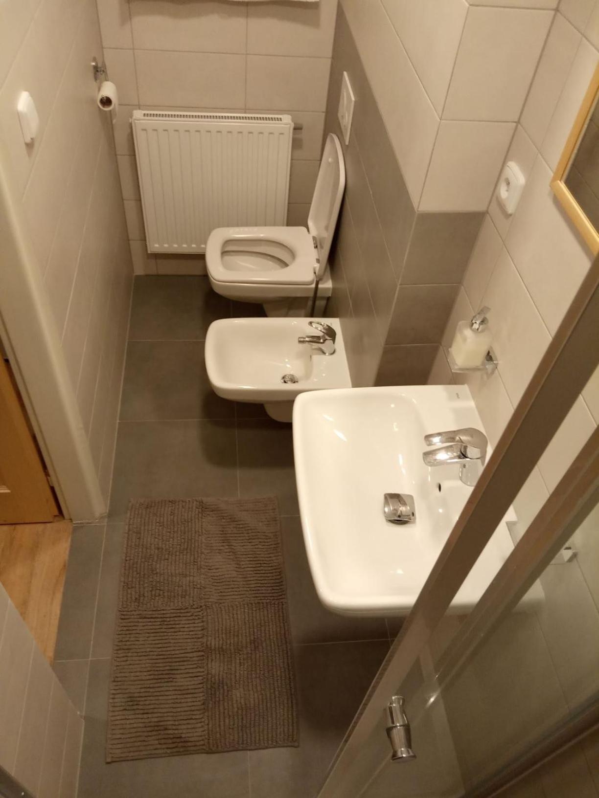 Quadruple Room with Private Bathroom - Photo 2