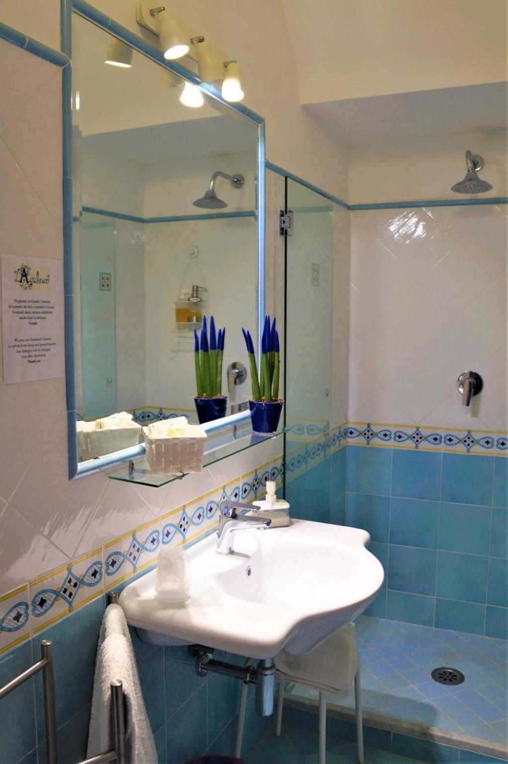 Double or Twin Room with Sea View - Photo 24