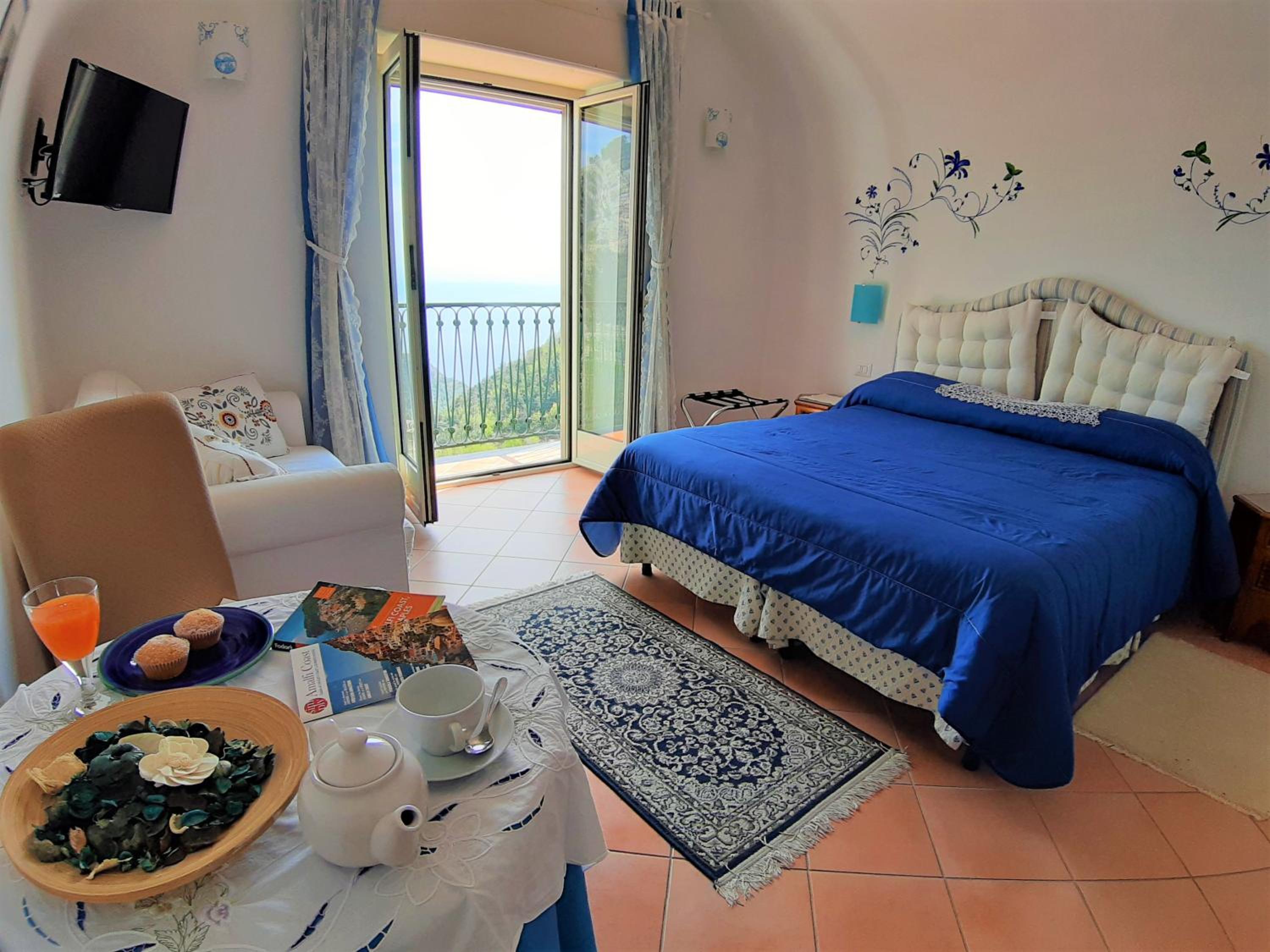 Double or Twin Room with Sea View - Photo 12