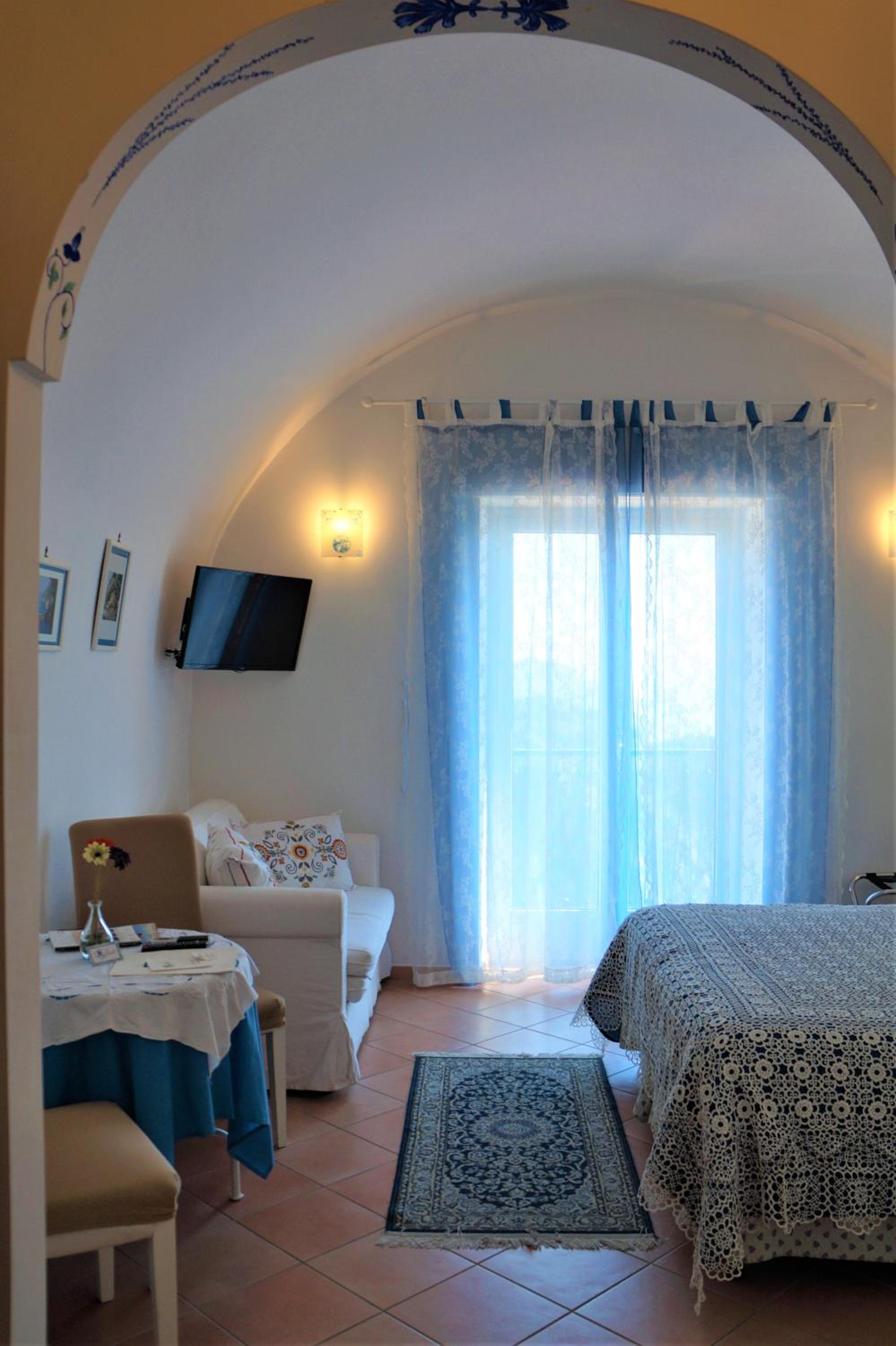 Double or Twin Room with Sea View - Photo 27